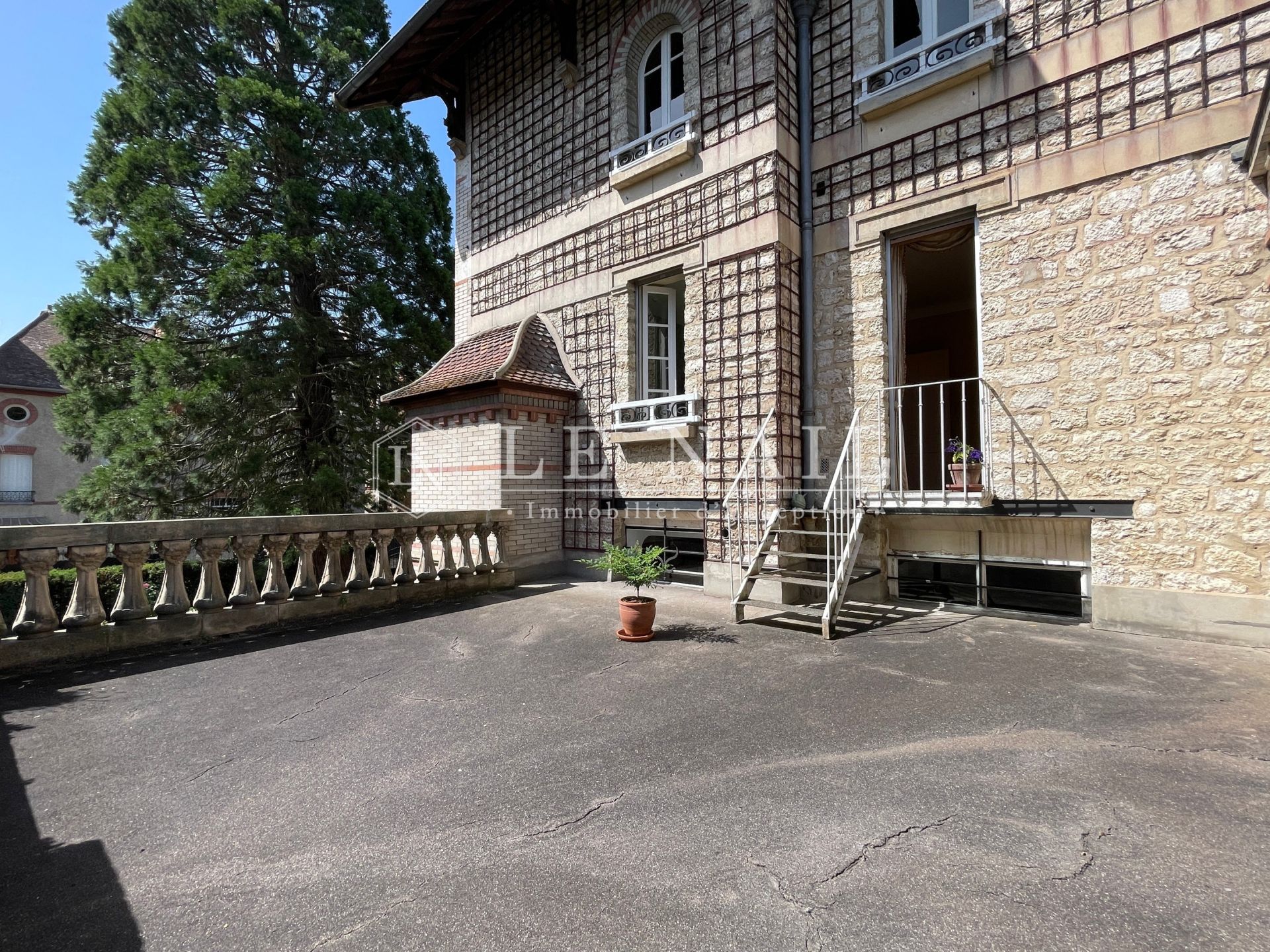 villa 11 rooms for sale on FONTAINEBLEAU (77300)