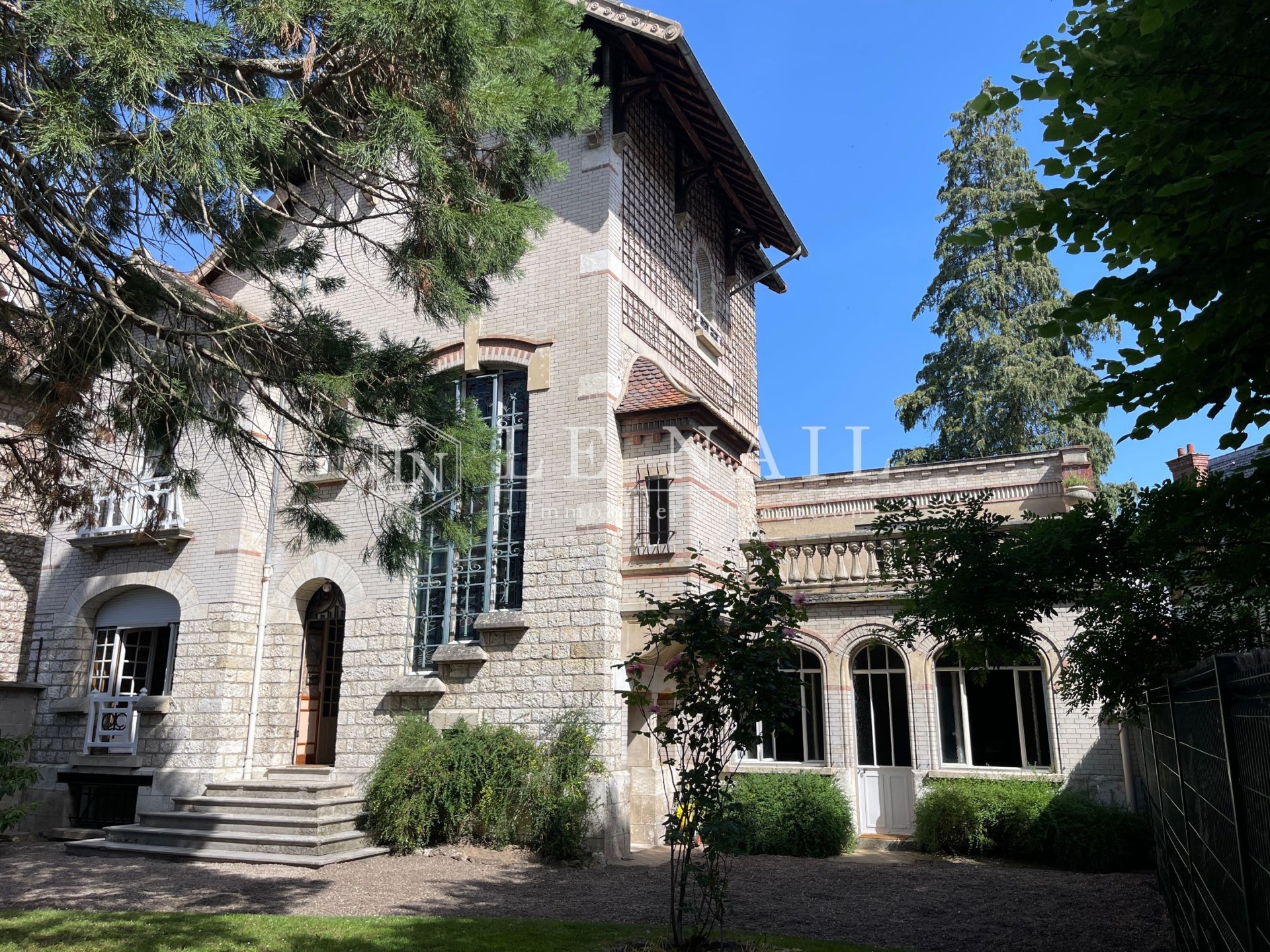 villa 11 rooms for sale on FONTAINEBLEAU (77300)