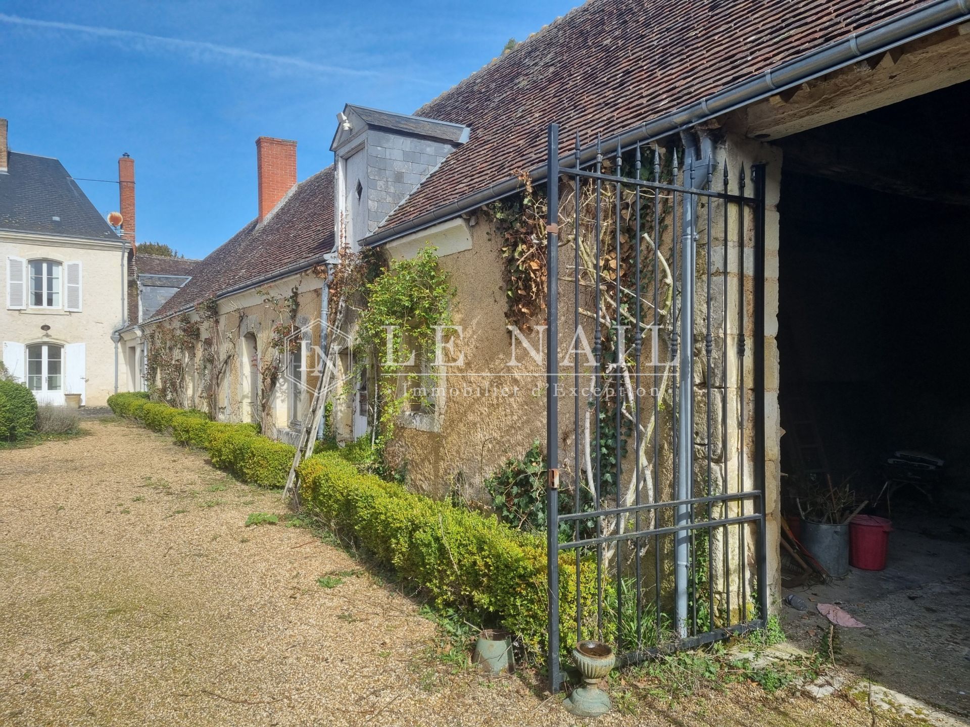 house 11 rooms for sale on MONTOIRE SUR LE LOIR (41800)