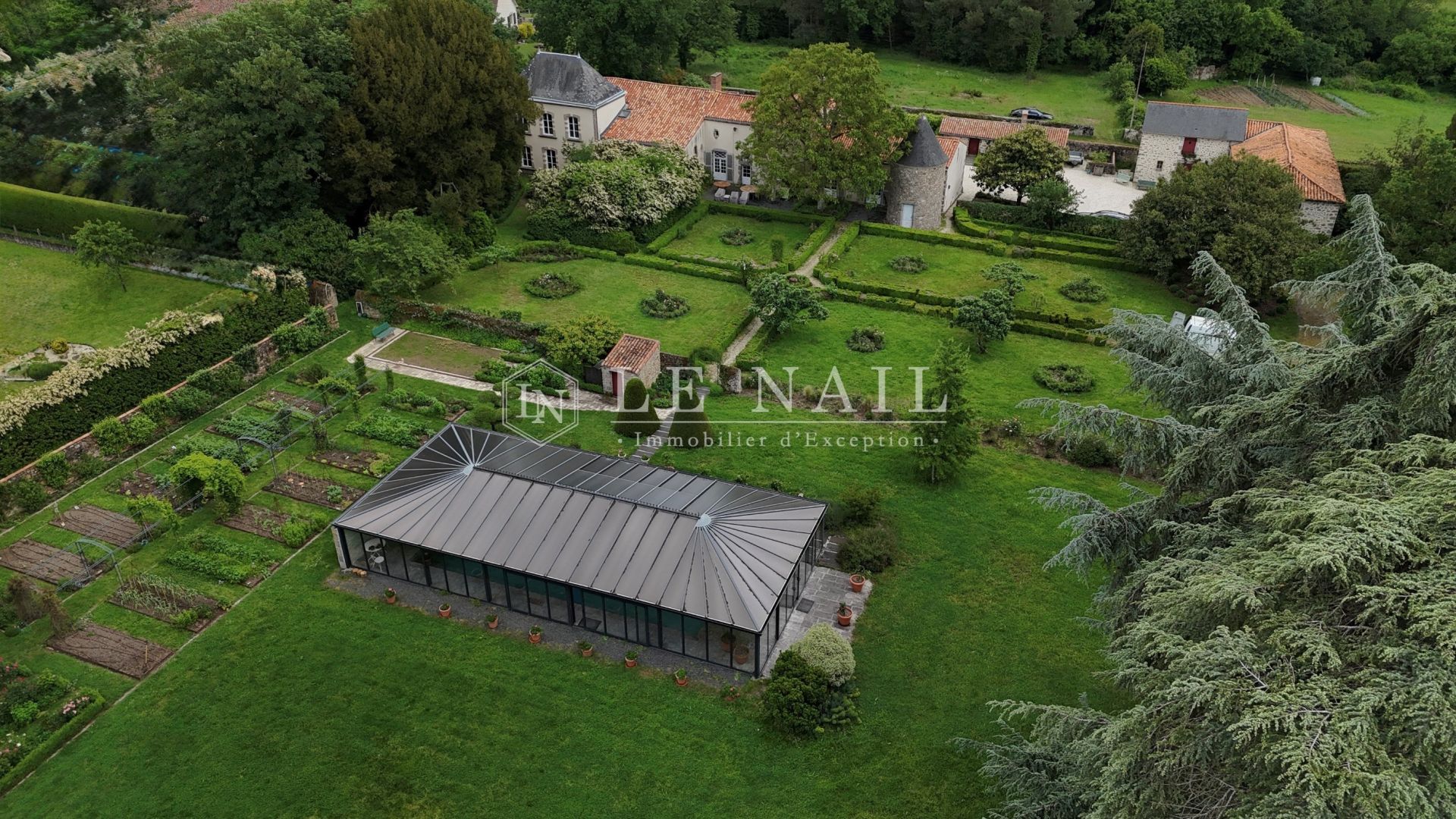 propriété 12 pièces en vente à THOUARS (79100)