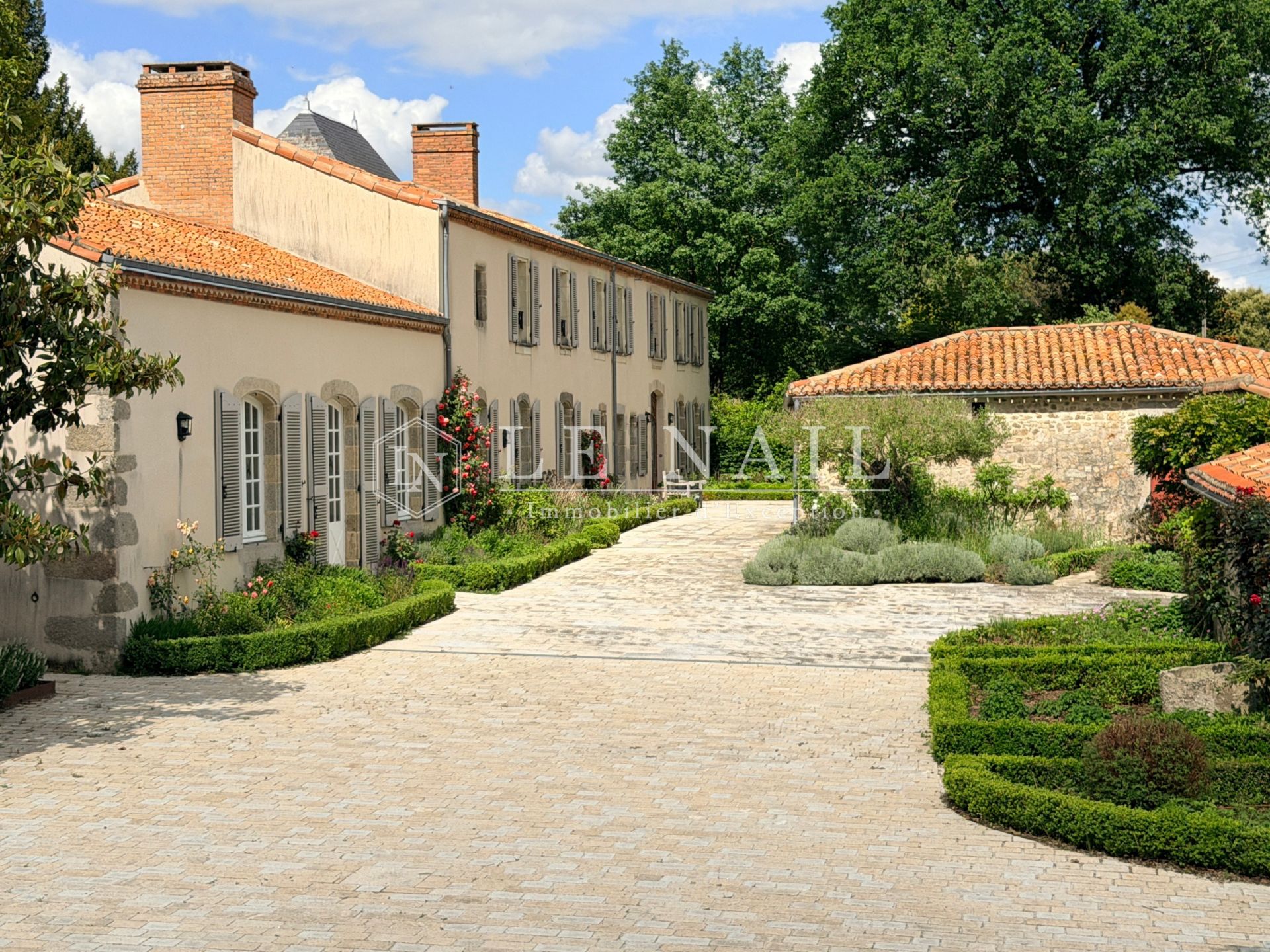 propriété 12 pièces en vente à THOUARS (79100)