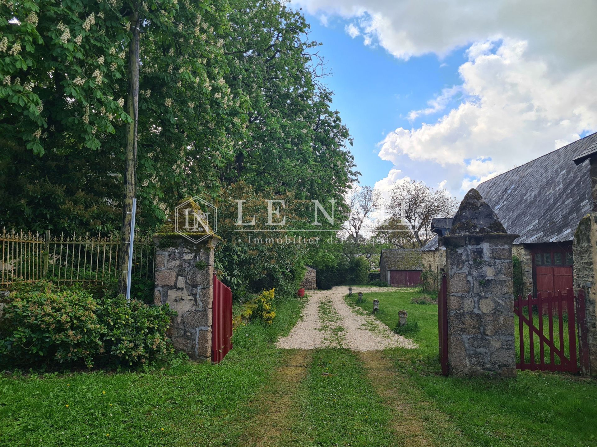 propriété 10 pièces en vente à LAVAL (53000)