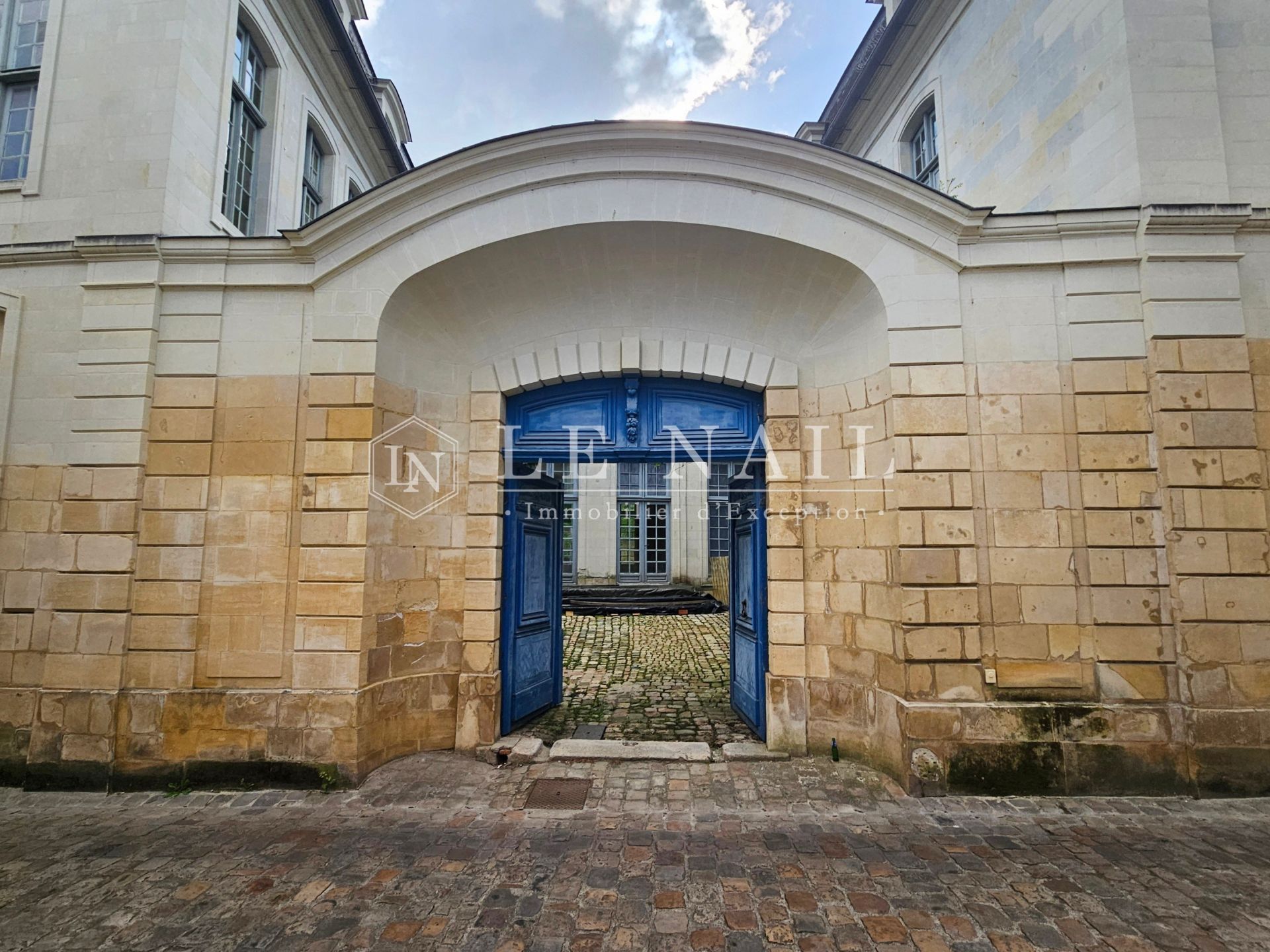 hôtel particulier 13 pièces en vente à LA FLECHE (72200)
