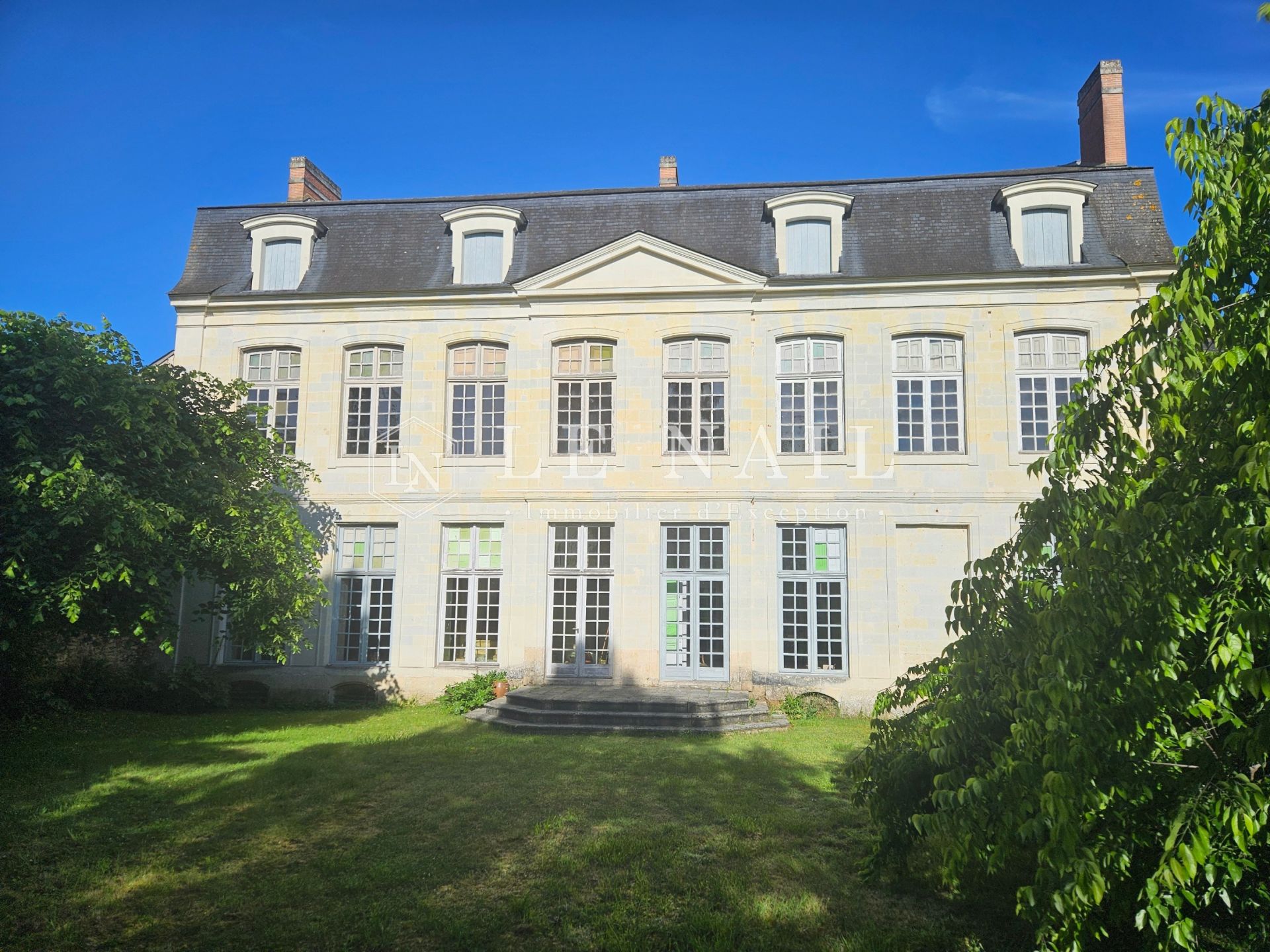 hôtel particulier 13 pièces en vente à LA FLECHE (72200)
