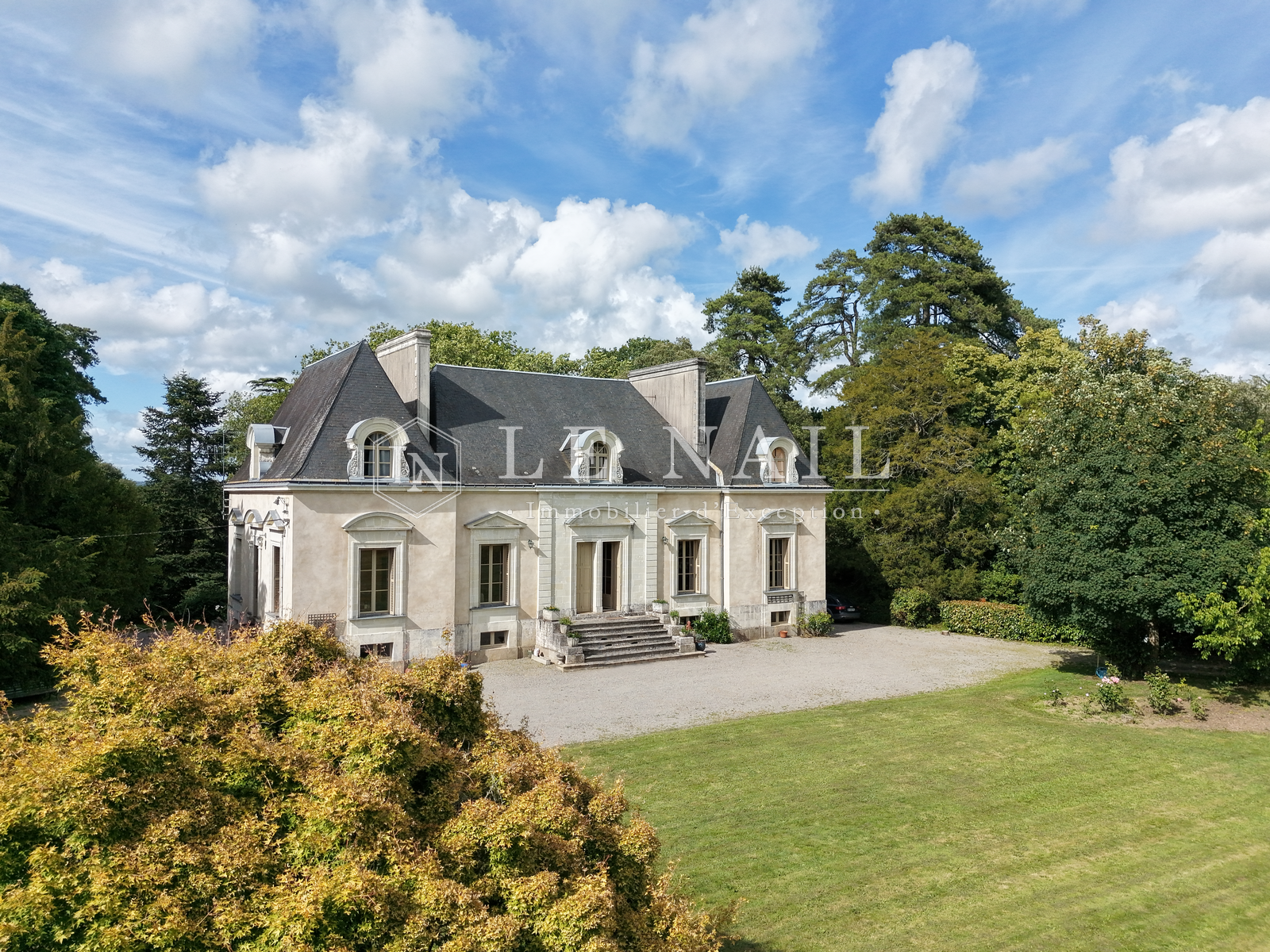 château 13 pièces en vente à LE PELLERIN (44640)