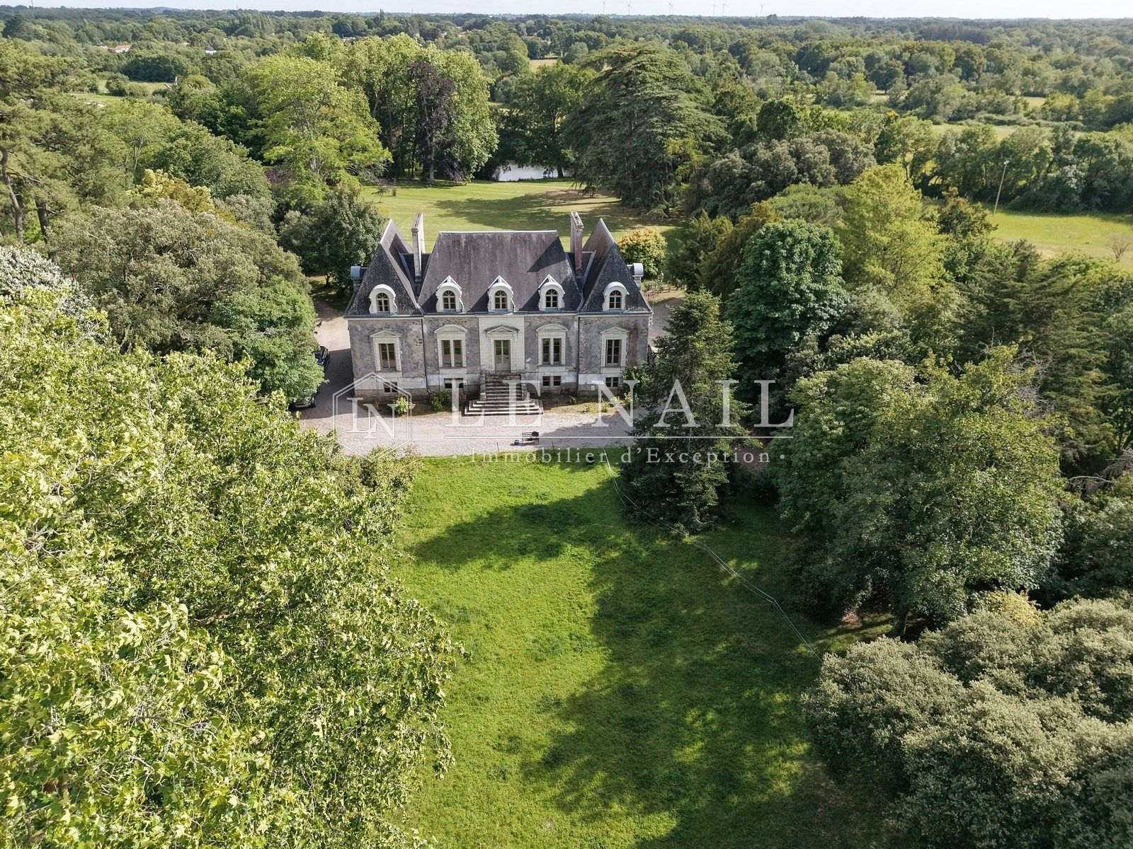 castle 13 rooms for sale on LE PELLERIN (44640)