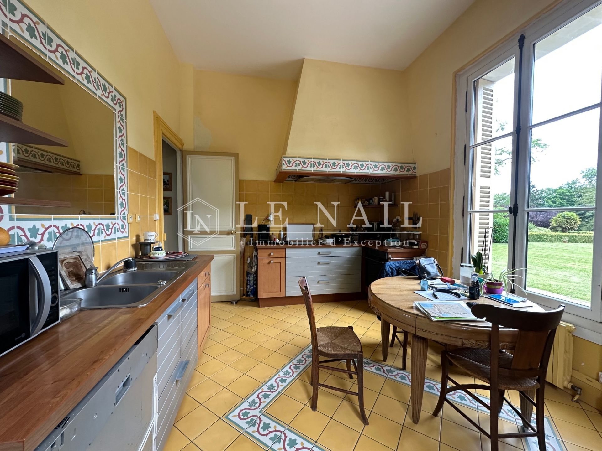 castle 13 rooms for sale on LE PELLERIN (44640)