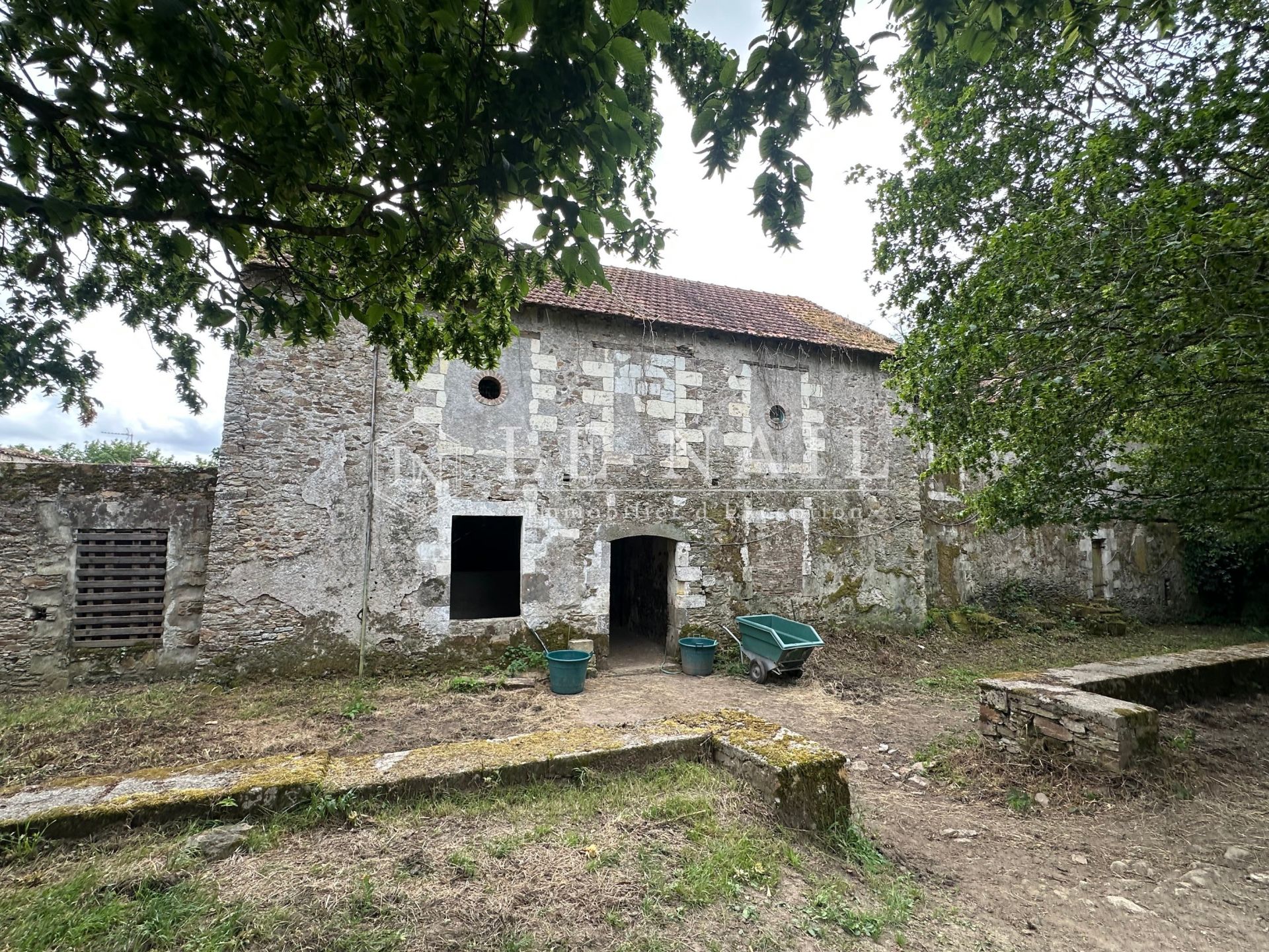 castle 13 rooms for sale on LE PELLERIN (44640)