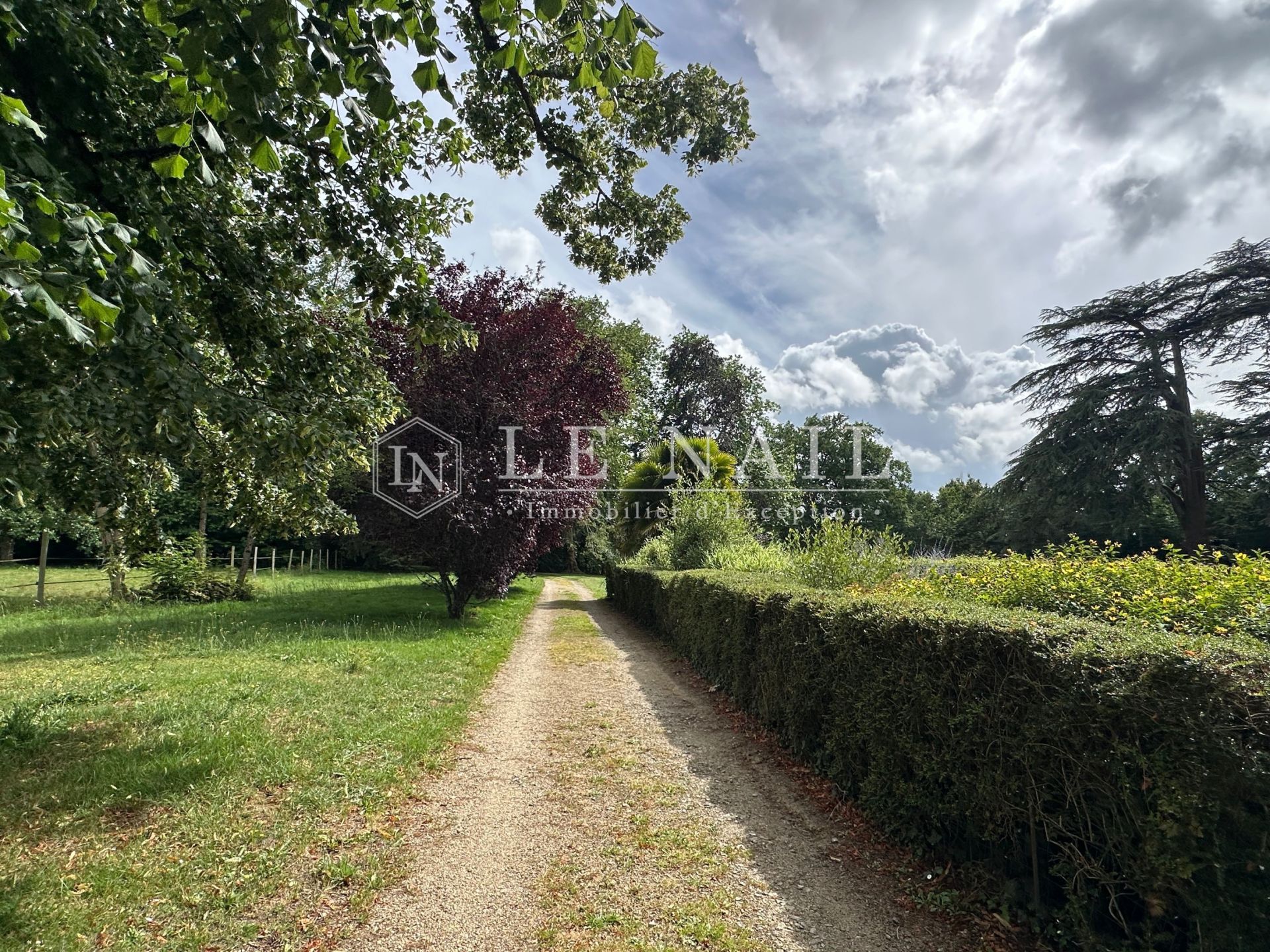 castle 13 rooms for sale on LE PELLERIN (44640)