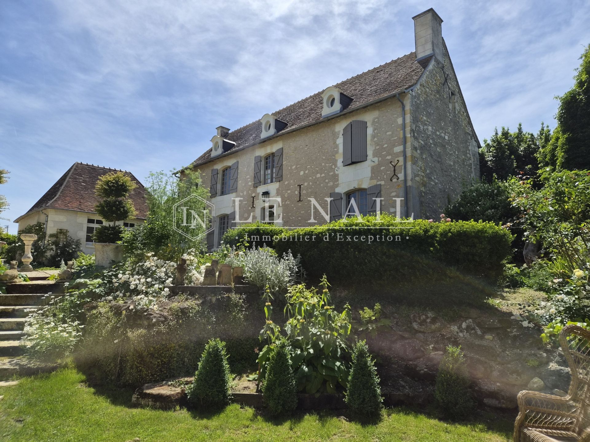 mansion 9 rooms for sale on LOCHES (37600)