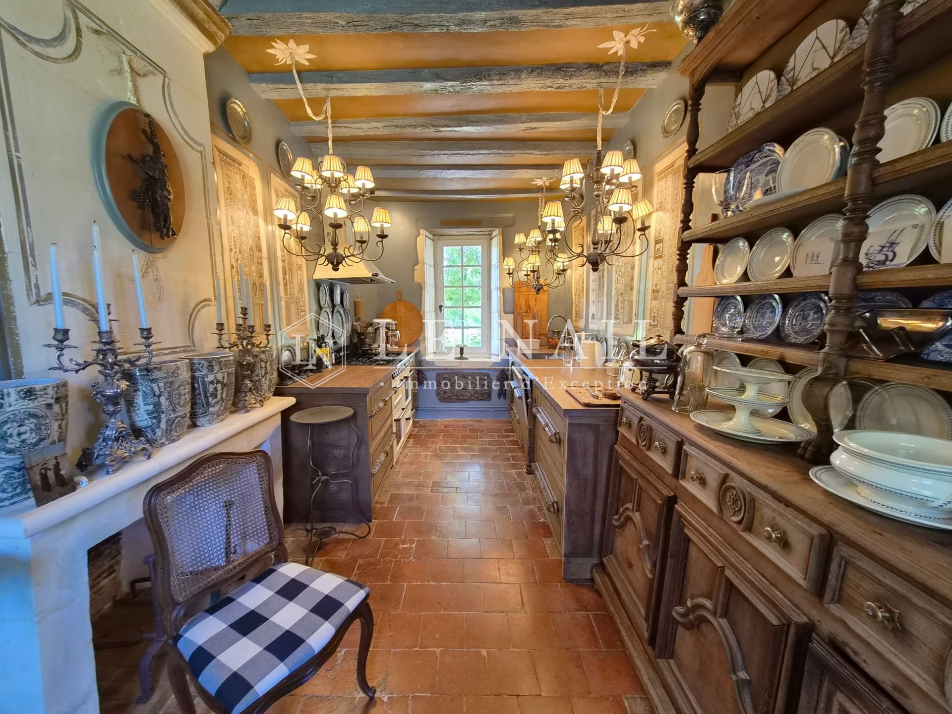mansion 9 rooms for sale on LOCHES (37600)
