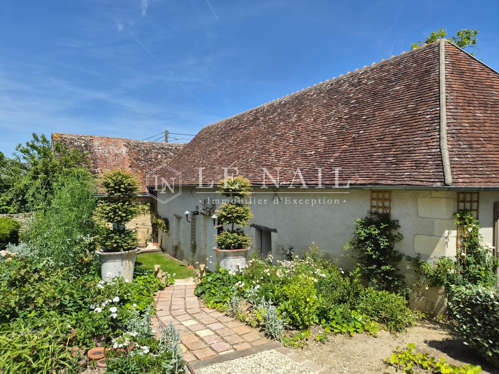 mansion 9 rooms for sale on LOCHES (37600)