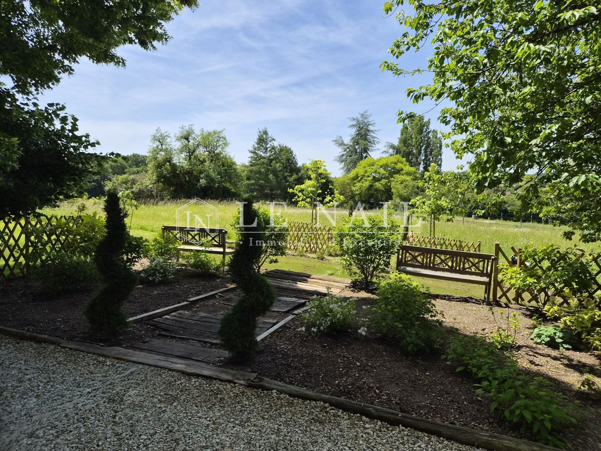 mansion 9 rooms for sale on LOCHES (37600)
