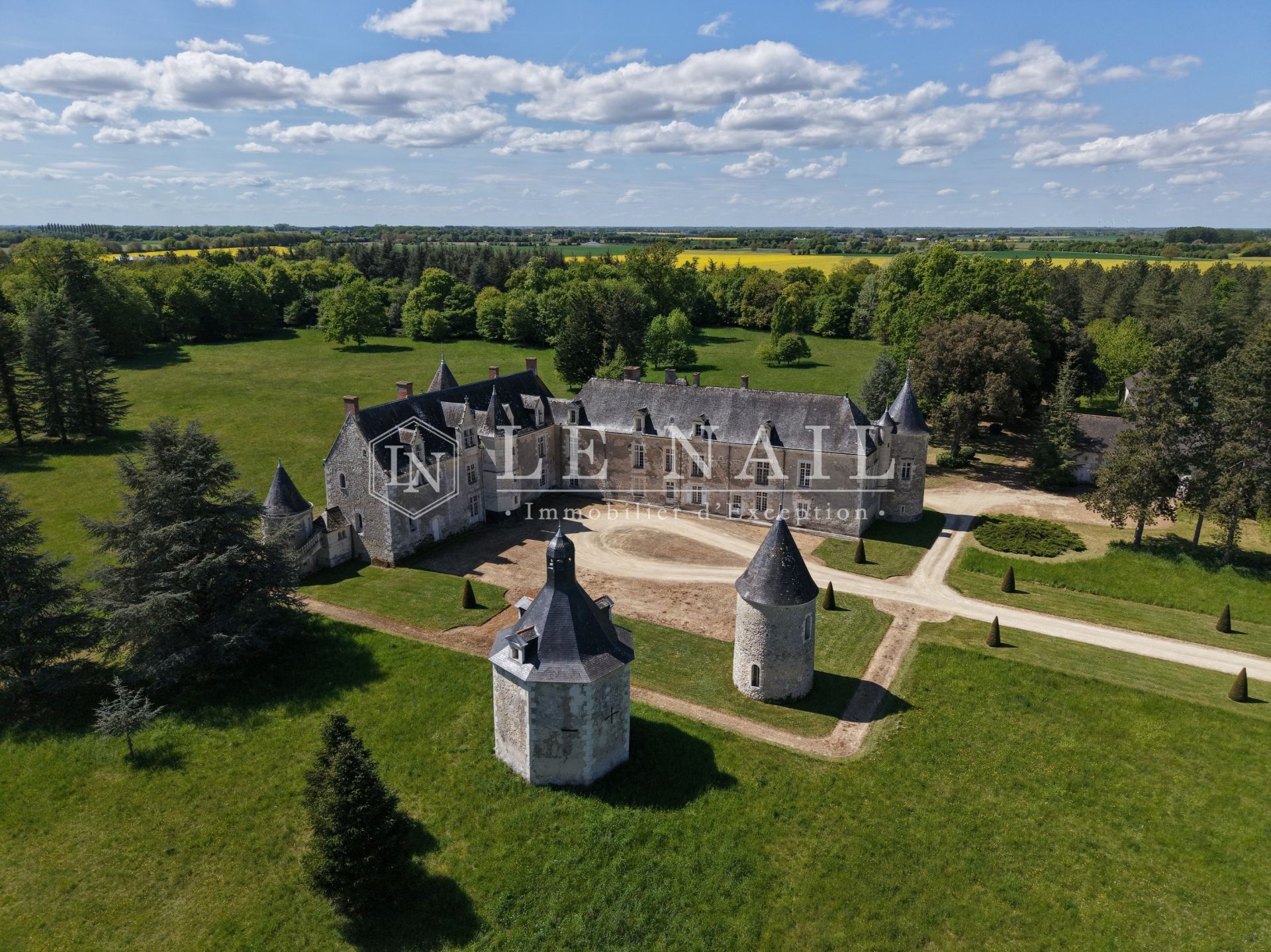 château 17 pièces en vente à BAUGE EN ANJOU (49150) - Plus de details