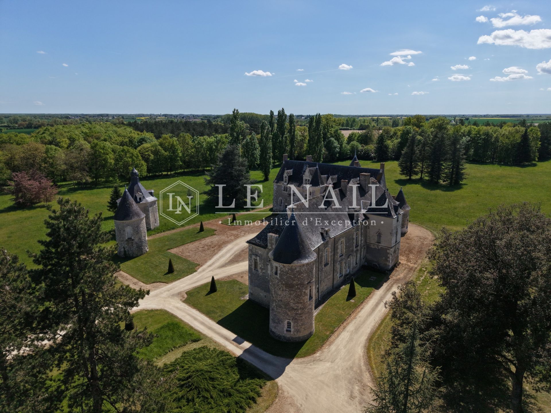 château 17 pièces en vente à BAUGE EN ANJOU (49150)