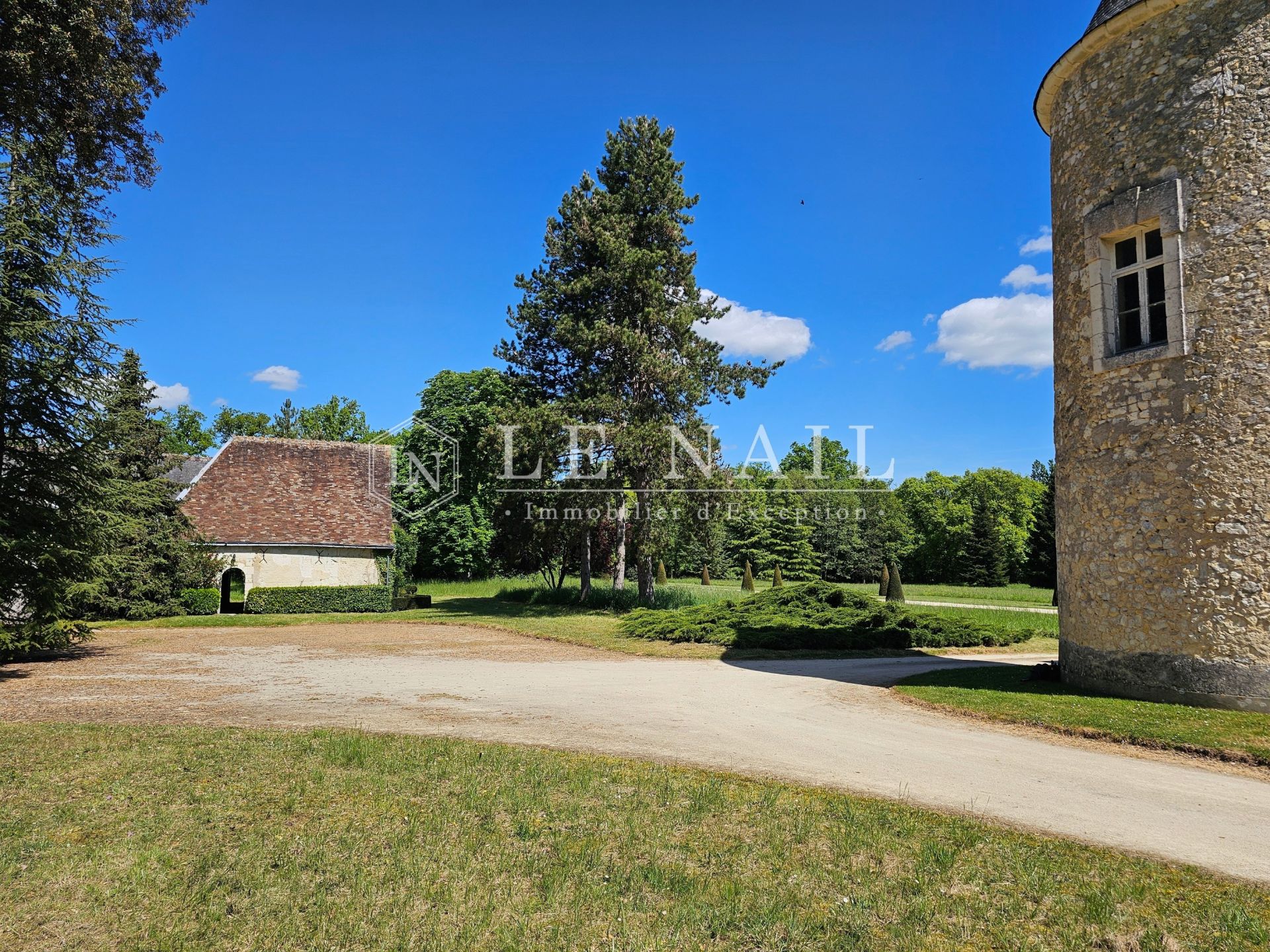 château 17 pièces en vente à BAUGE EN ANJOU (49150)