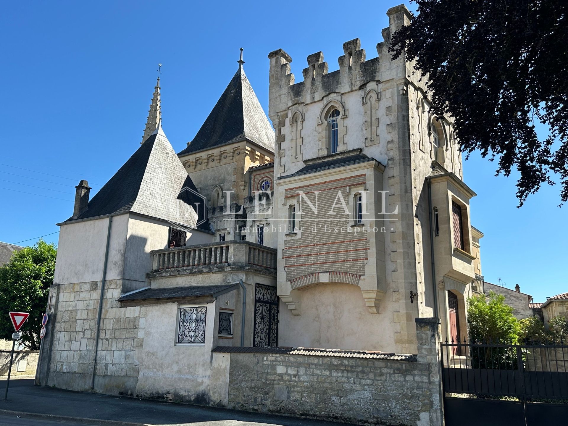 mansion 7 rooms for sale on FONTENAY LE COMTE (85200)