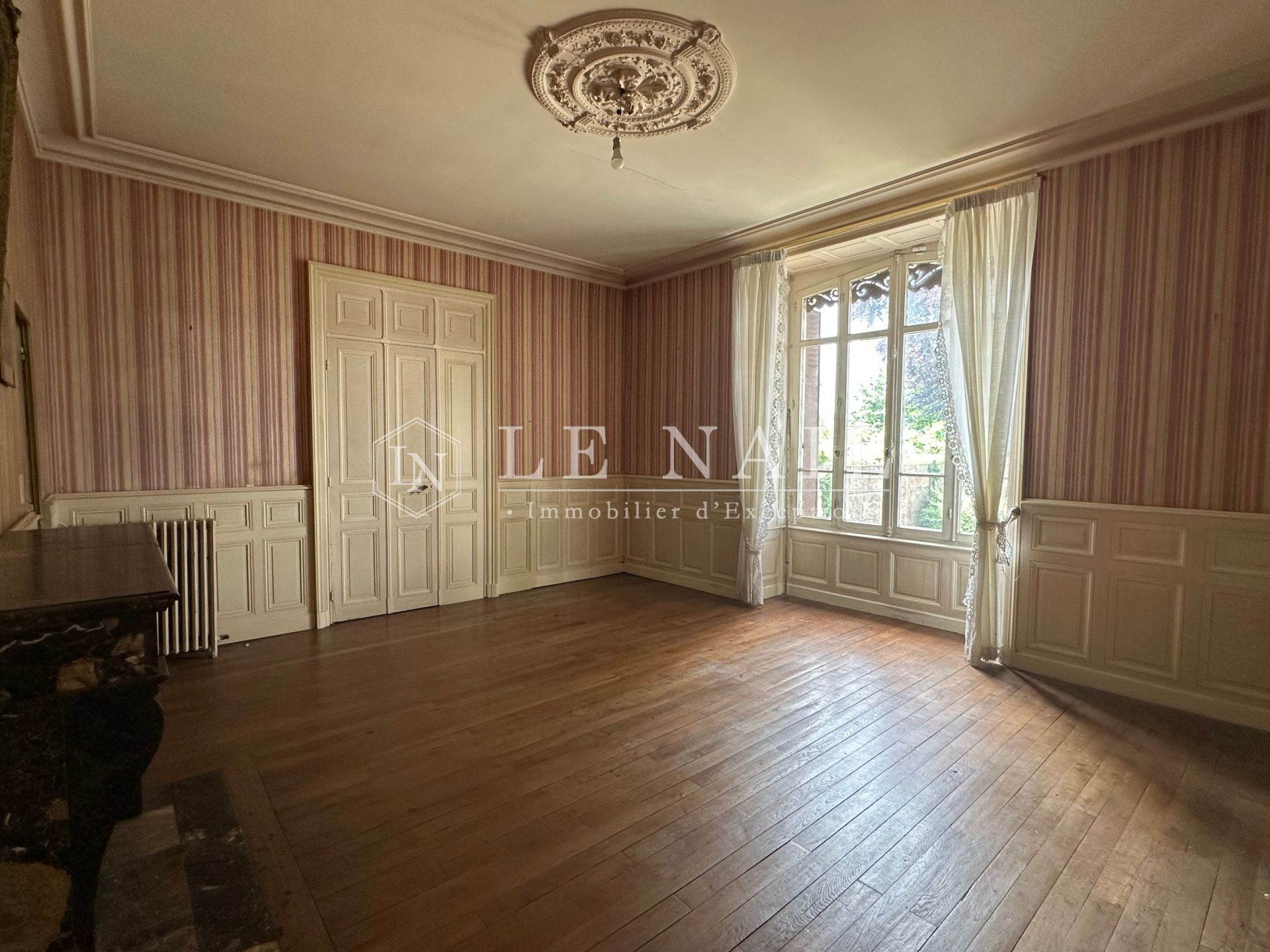 mansion 7 rooms for sale on FONTENAY LE COMTE (85200)
