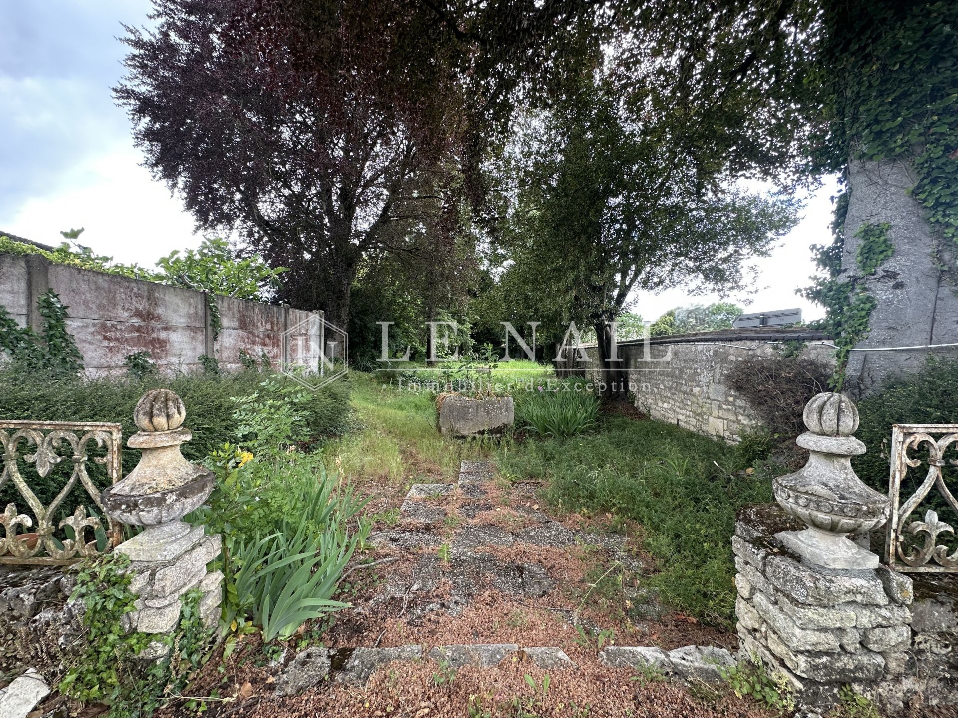 mansion 7 rooms for sale on FONTENAY LE COMTE (85200)