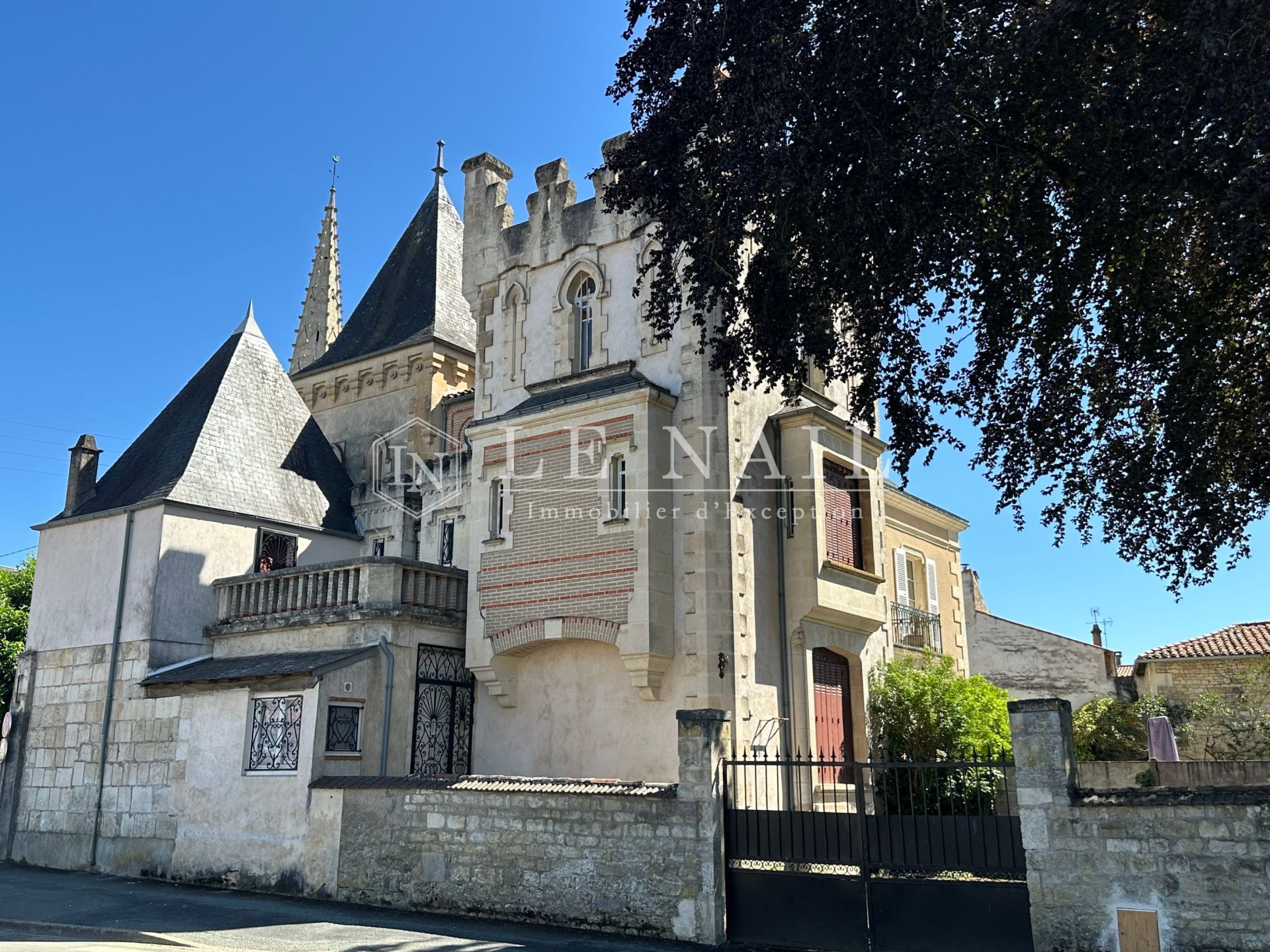 mansion 7 rooms for sale on FONTENAY LE COMTE (85200)