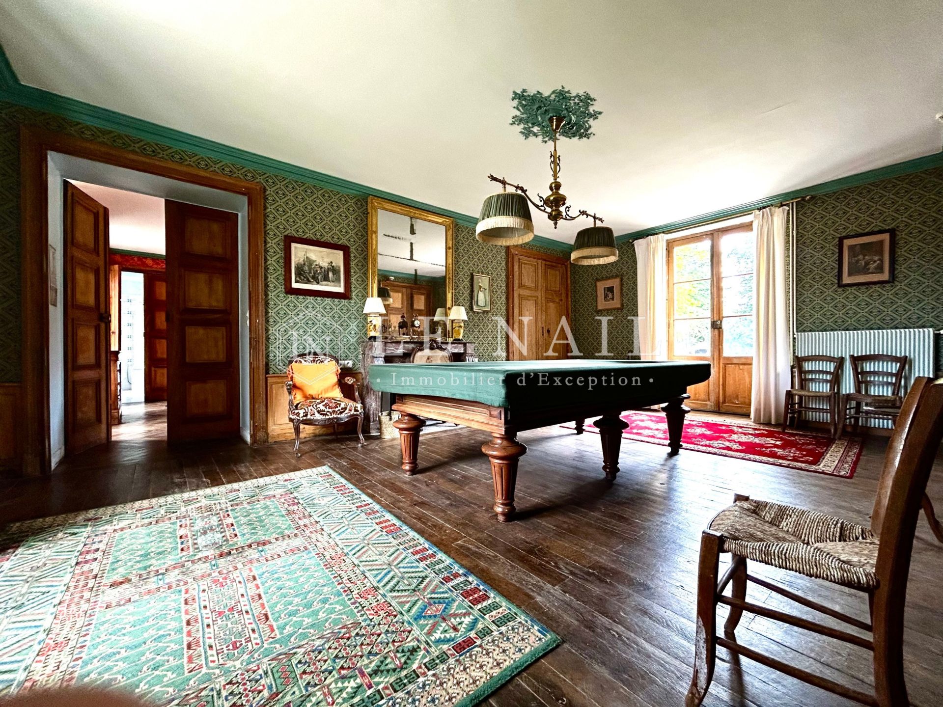 castle 36 rooms for sale on AVALLON (89200)