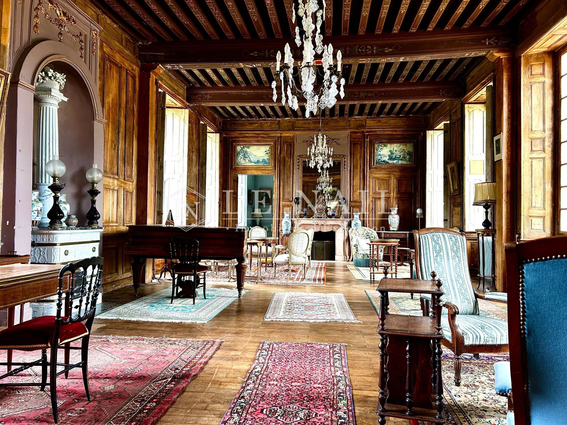 castle 36 rooms for sale on AVALLON (89200)