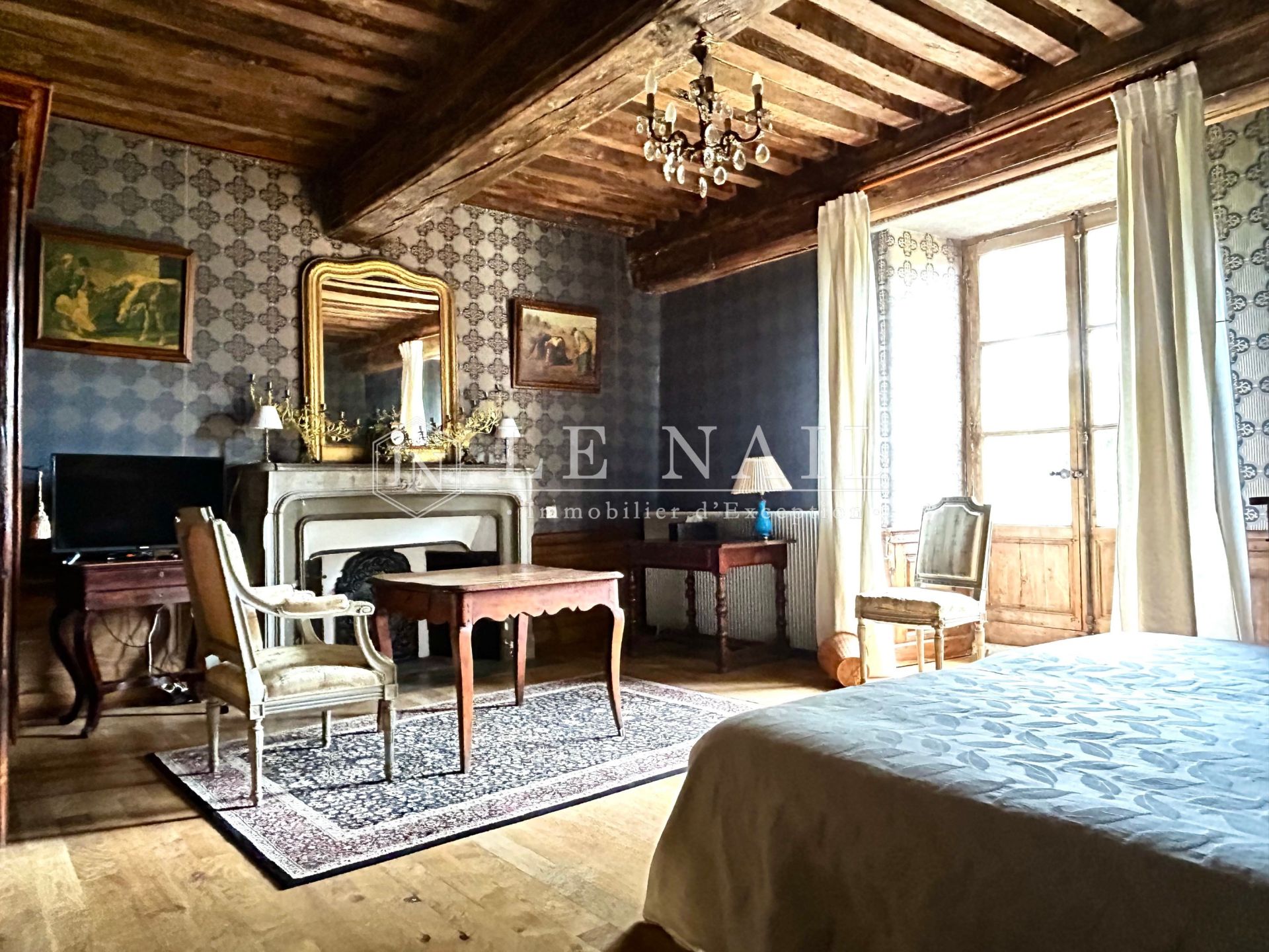 castle 36 rooms for sale on AVALLON (89200)