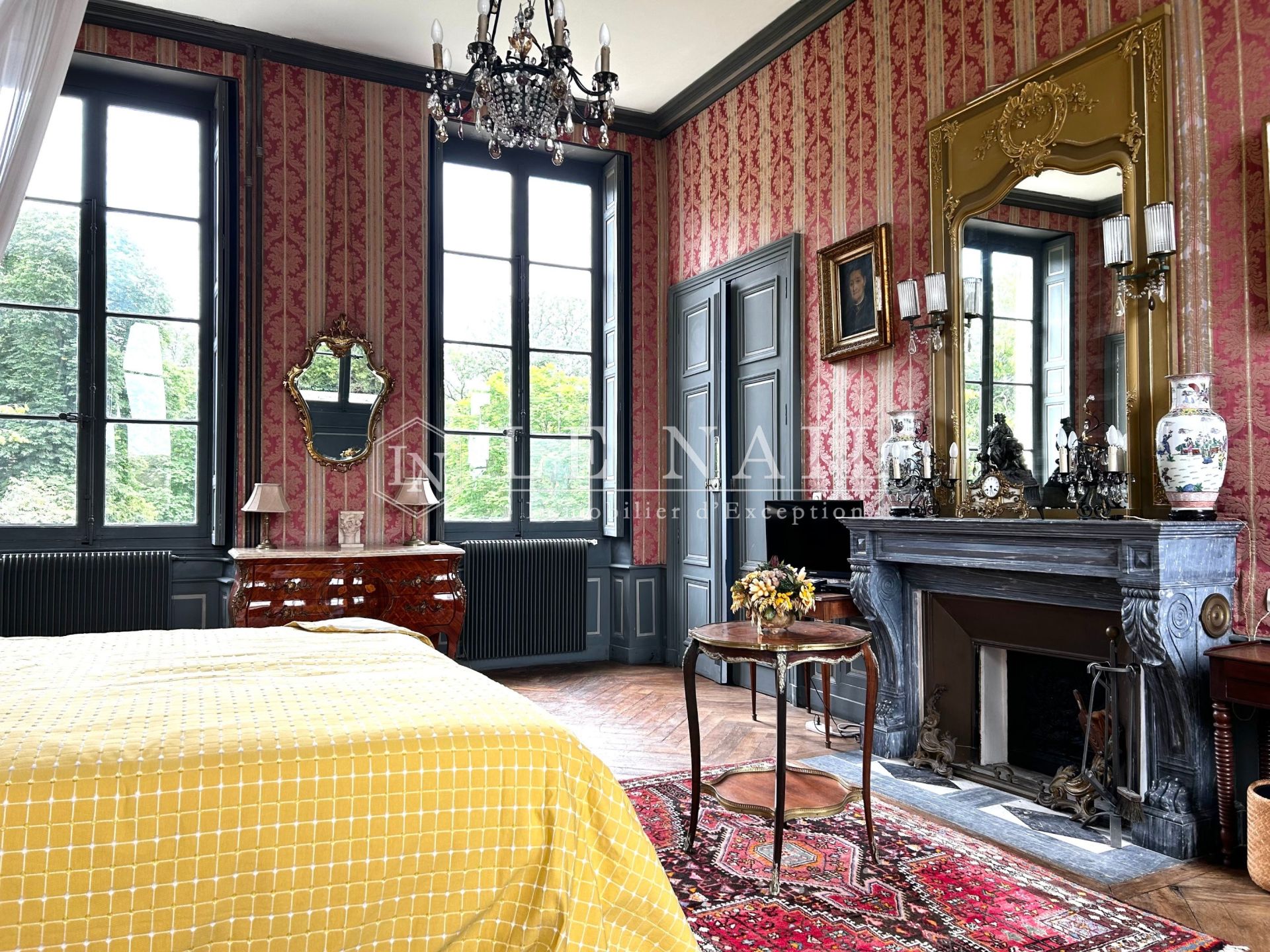 castle 36 rooms for sale on AVALLON (89200)