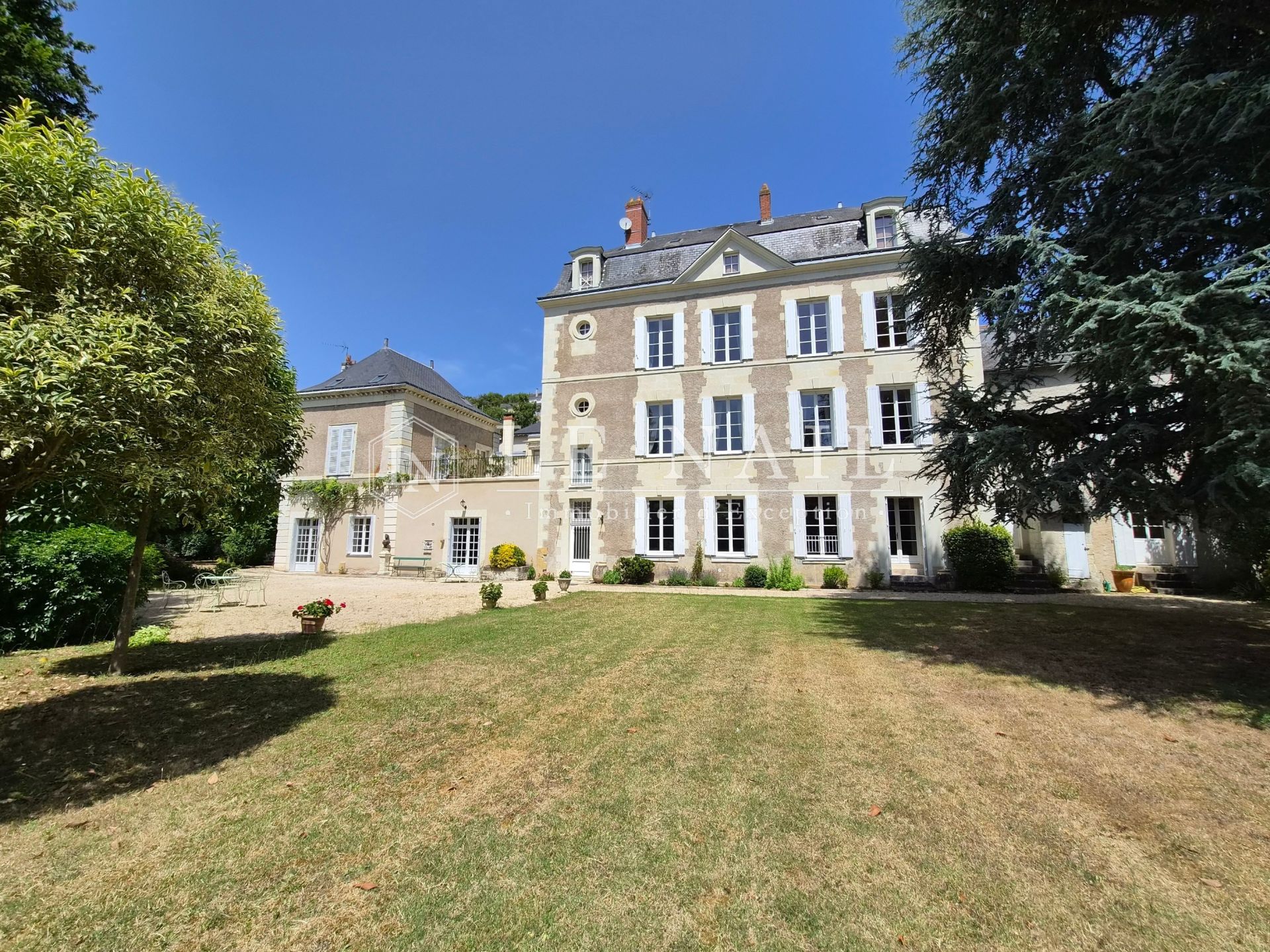 maison de ville 15 pièces en vente à CHINON (37500)