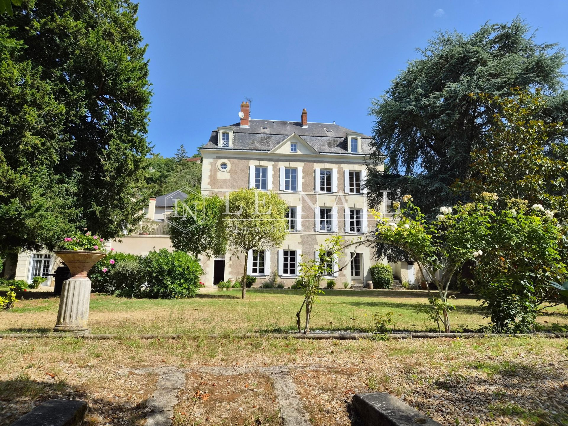 maison de ville 15 pièces en vente à CHINON (37500)