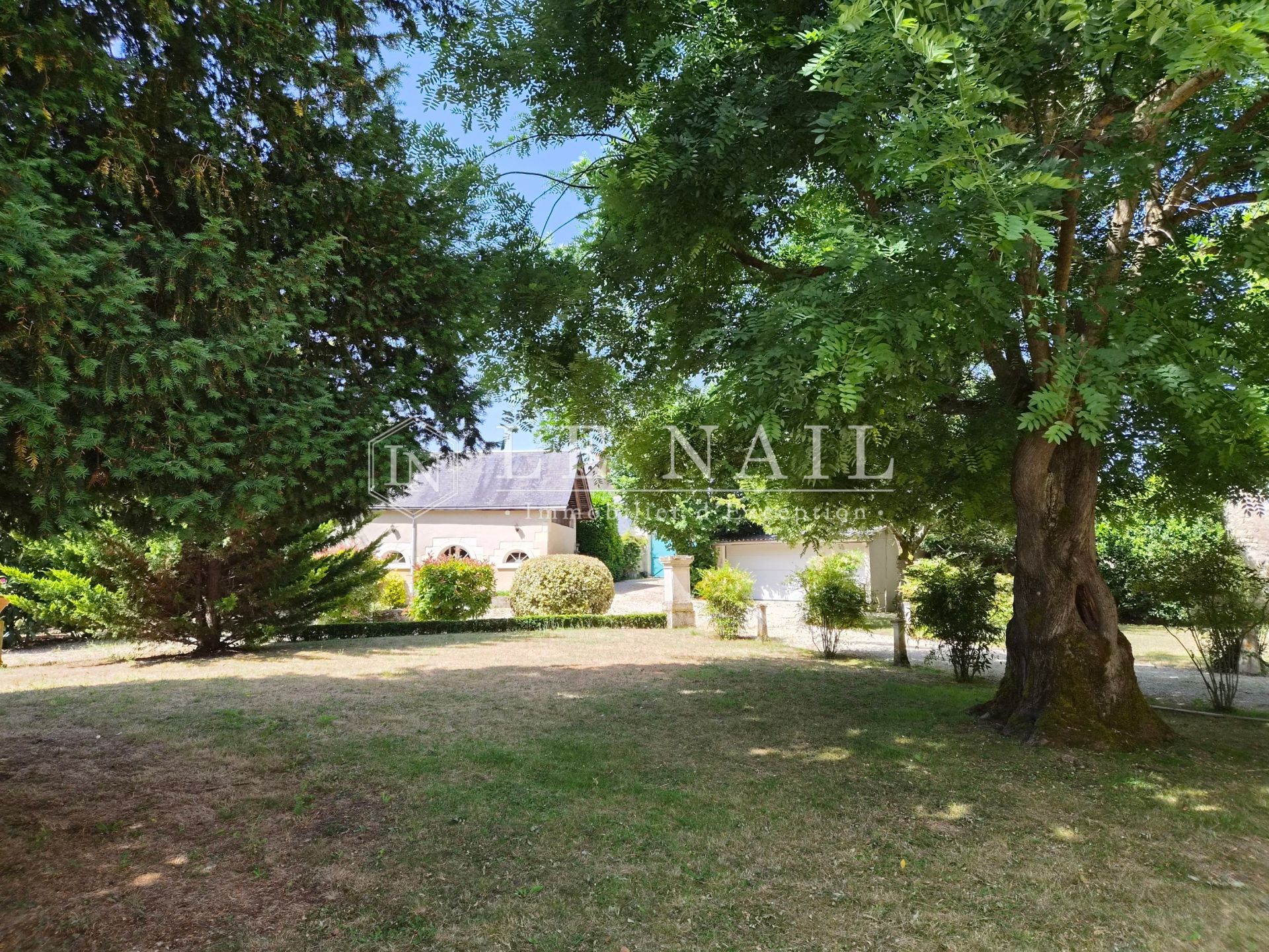 maison de ville 15 pièces en vente à CHINON (37500)