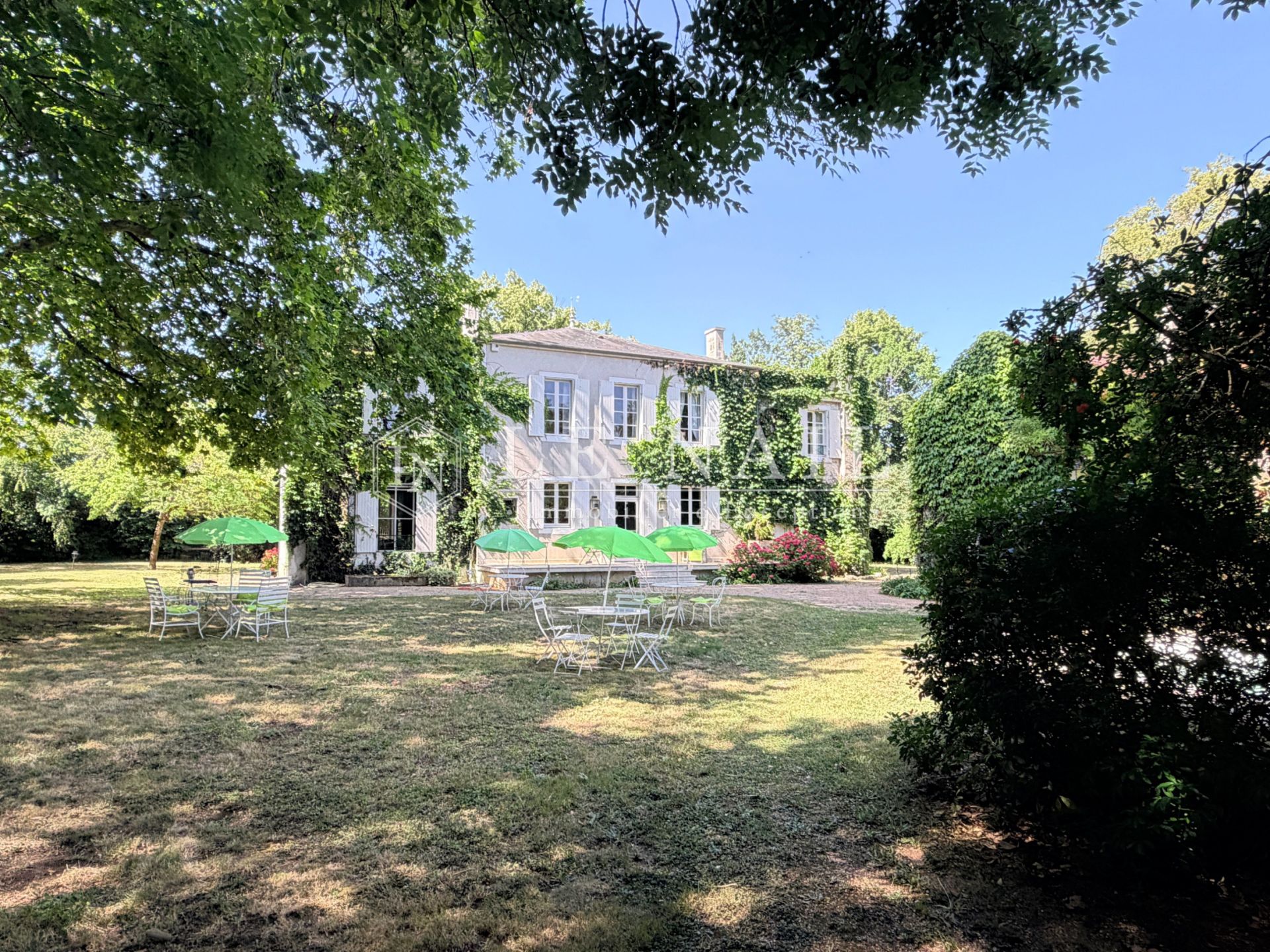 propriété 12 pièces en vente à LA ROCHELLE (17000)