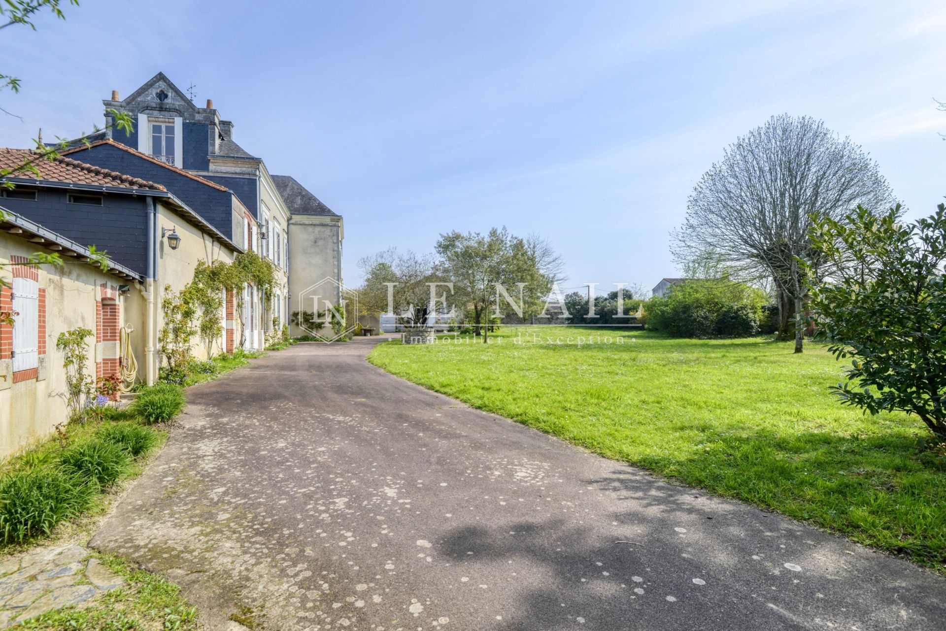 property 12 rooms for sale on VALLET (44330)