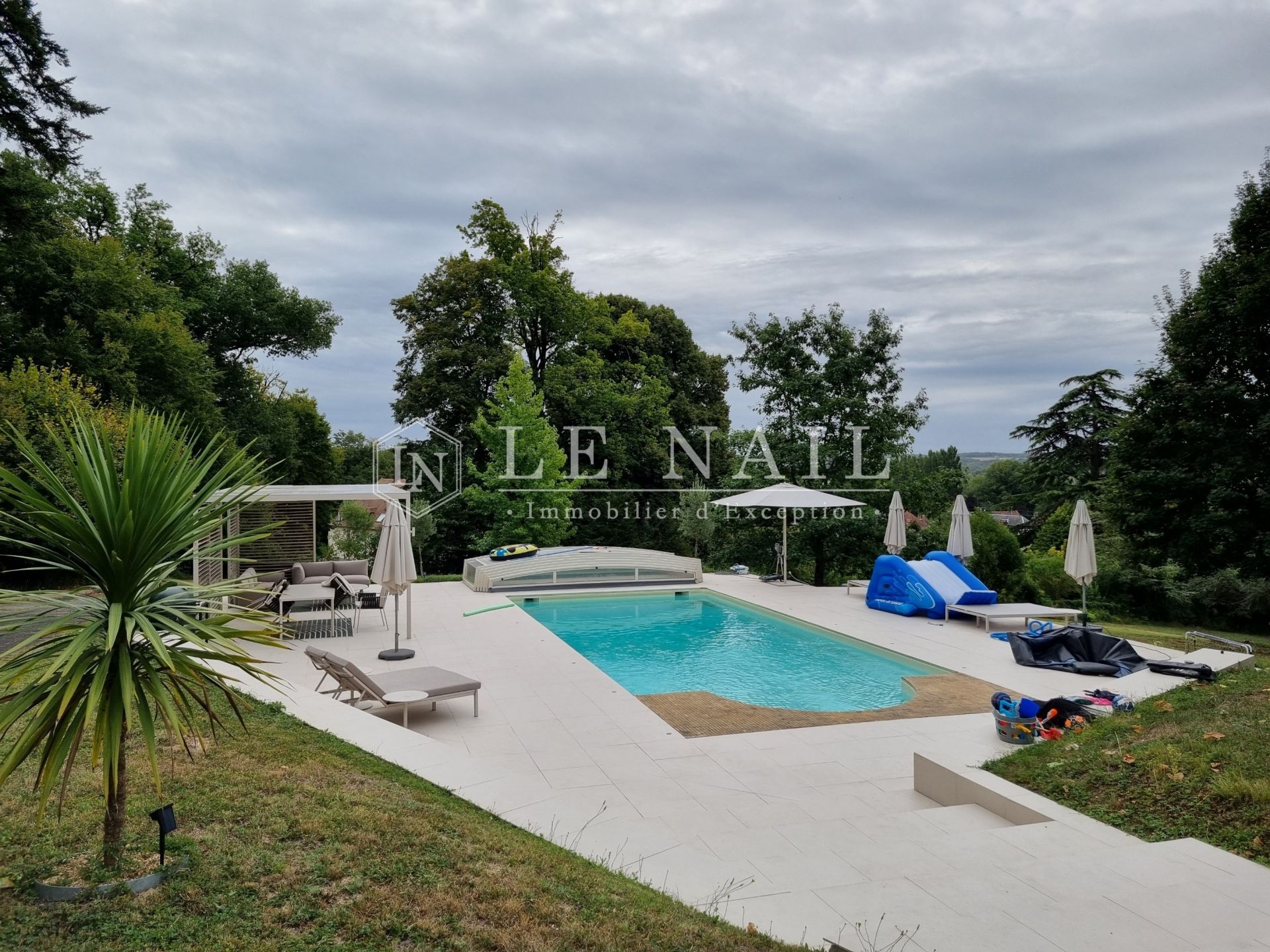 castle 13 rooms for sale on VIERZON (18100)