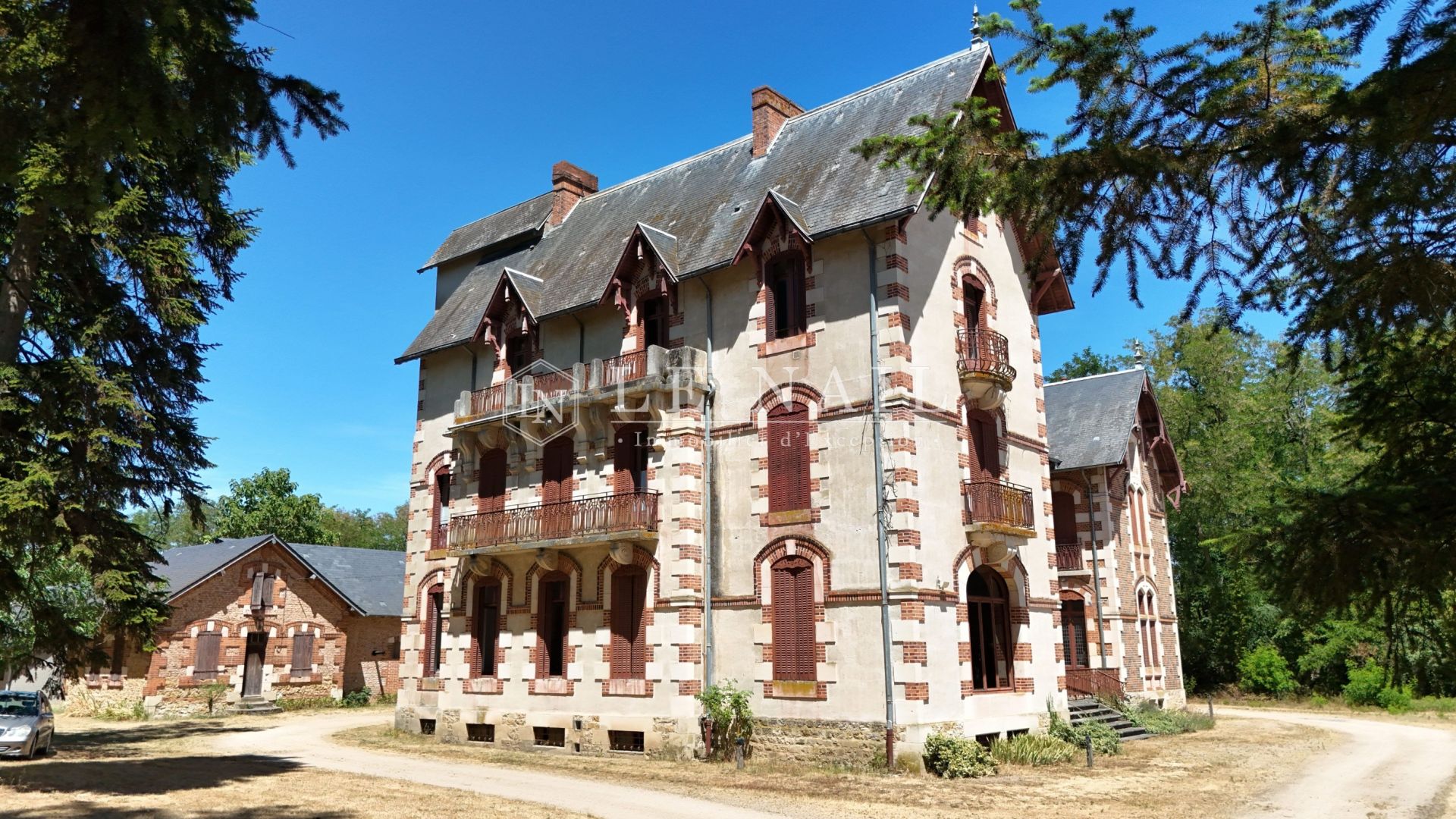 château 22 pièces en vente à MOULINS (03000)