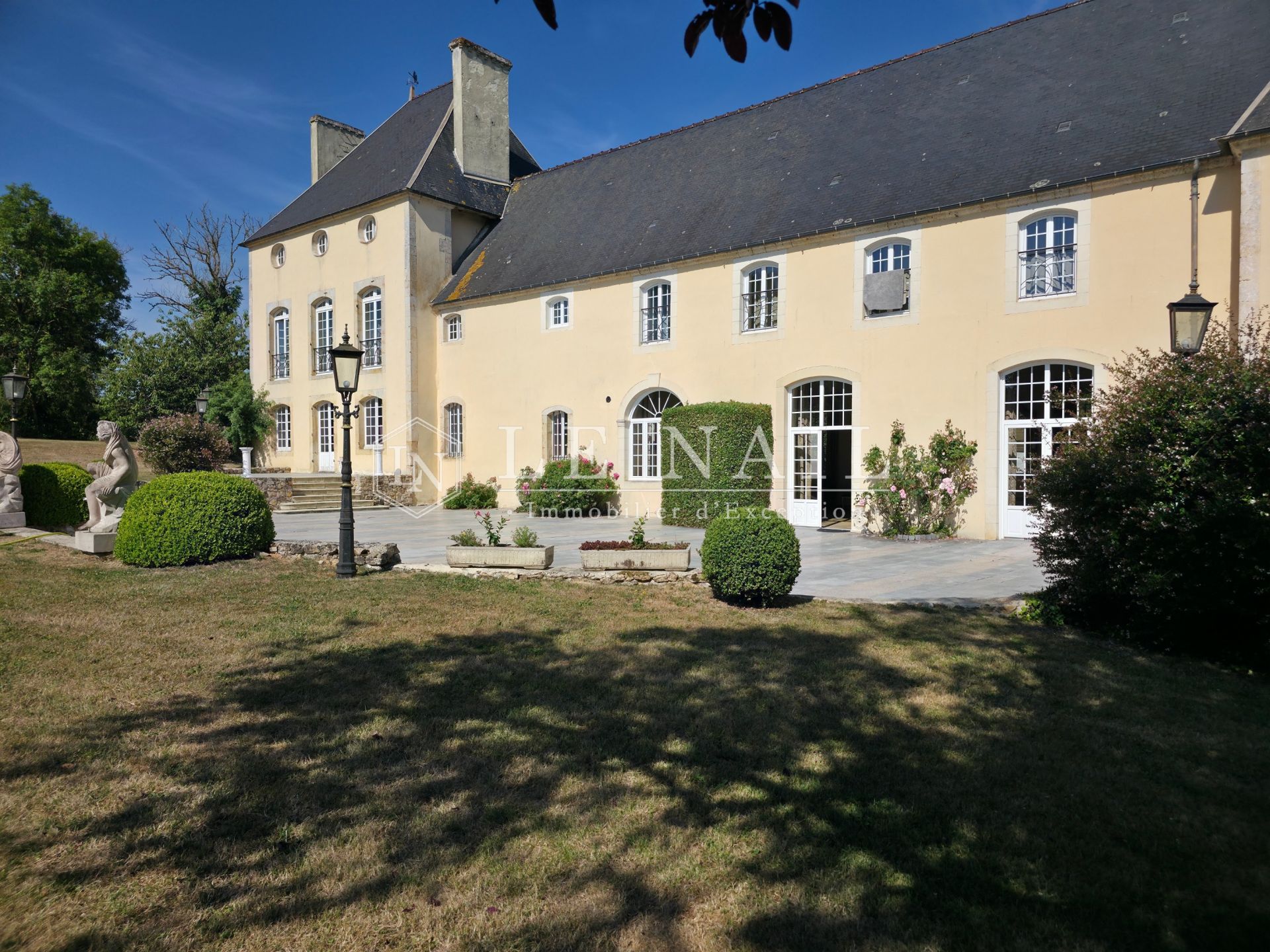 manoir 30 pièces en vente à FALAISE (14700)
