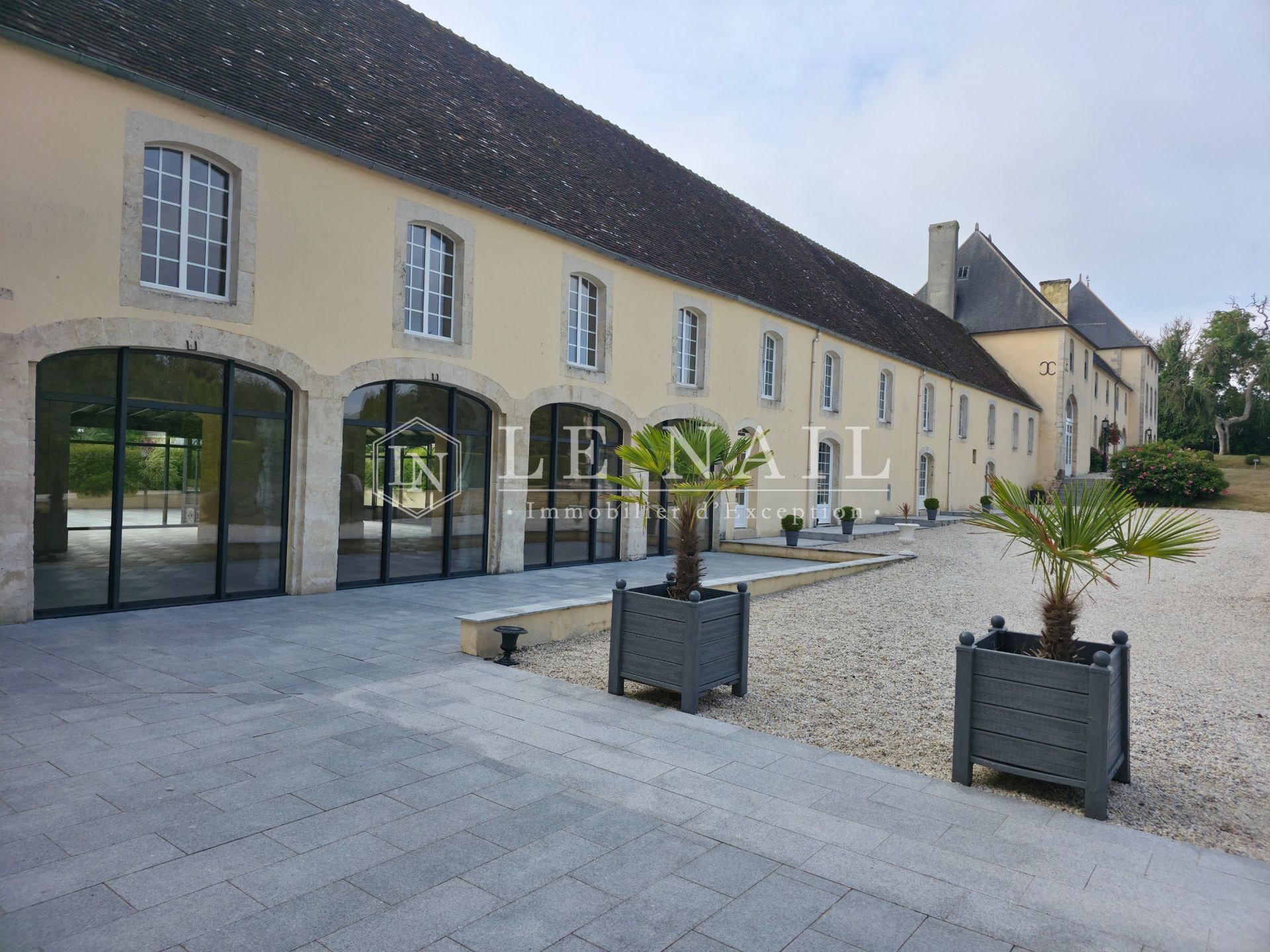 manoir 30 pièces en vente à FALAISE (14700)