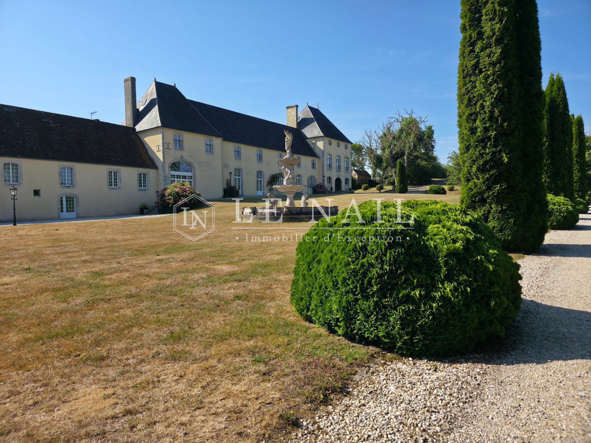 manoir 30 pièces en vente à FALAISE (14700)