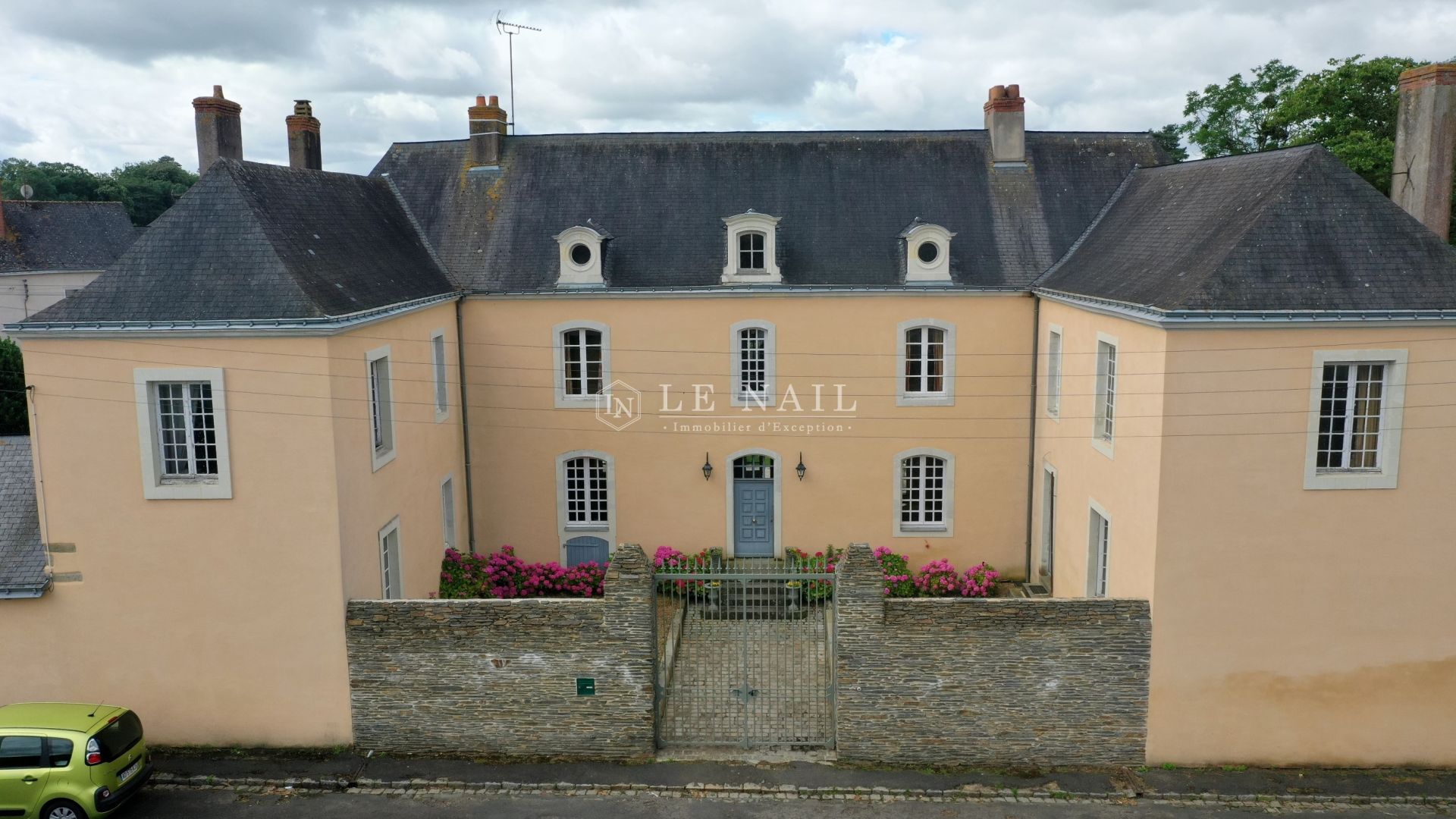 mansion (hôtel particulier) 17 rooms for sale on CANDE (49440)