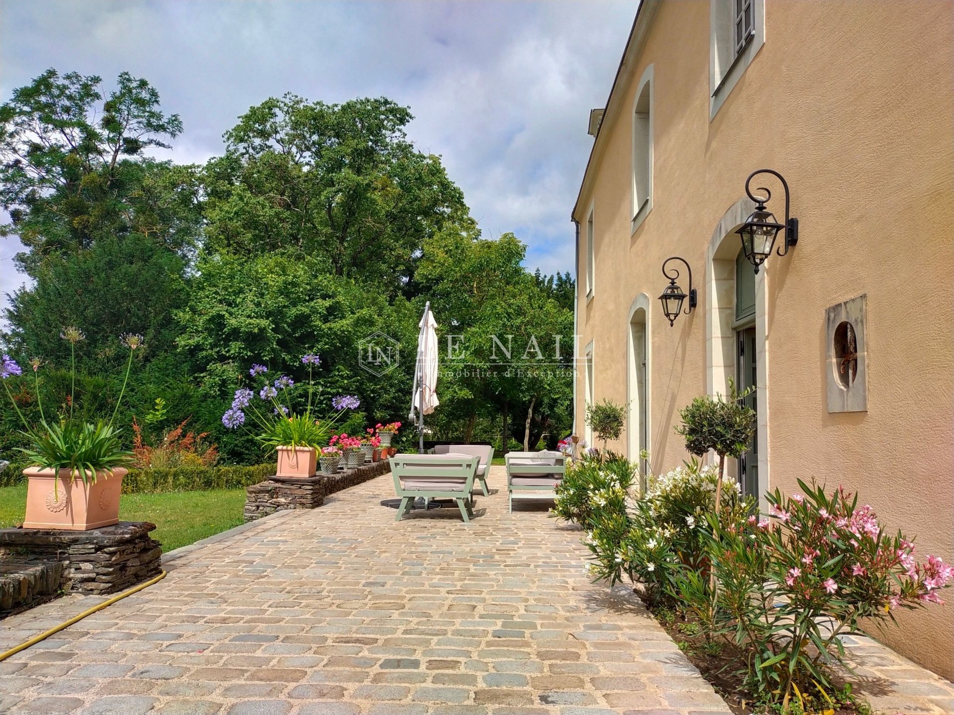 mansion (hôtel particulier) 17 rooms for sale on CANDE (49440)