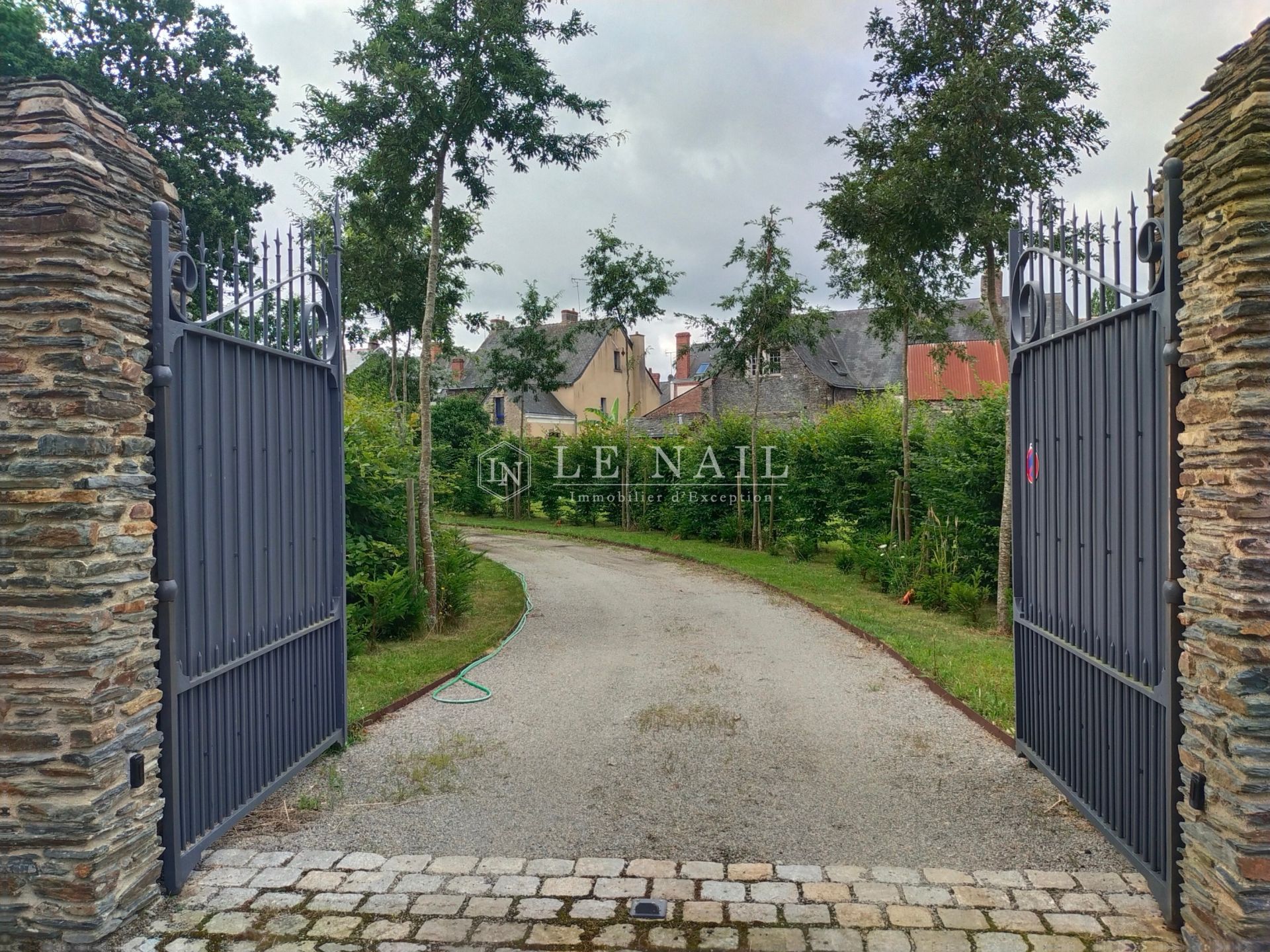 mansion (hôtel particulier) 17 rooms for sale on CANDE (49440)