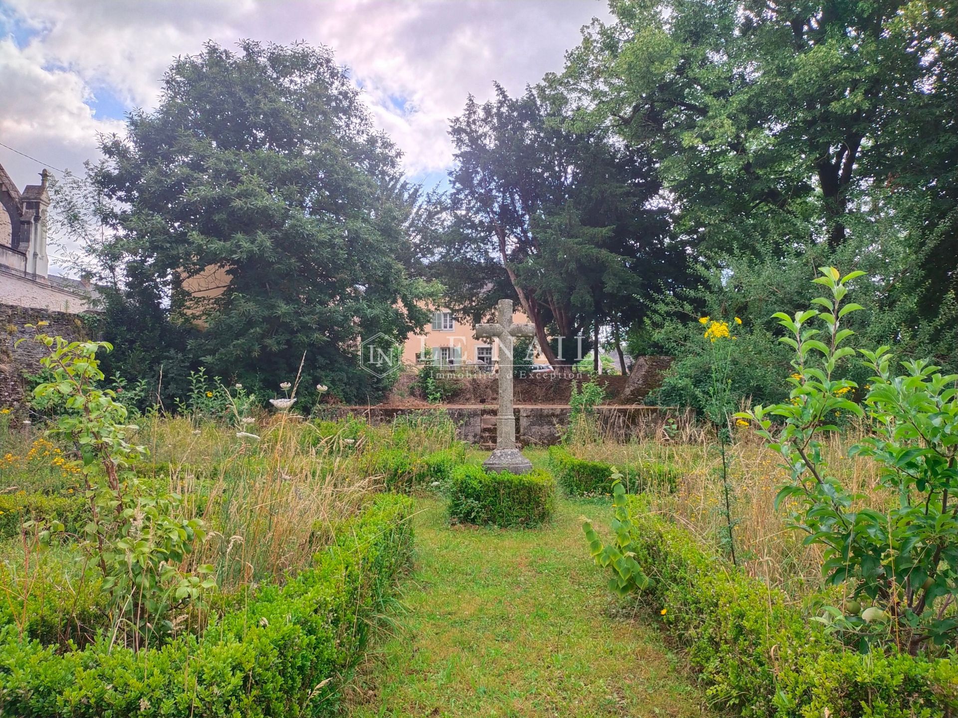 mansion (hôtel particulier) 17 rooms for sale on CANDE (49440)