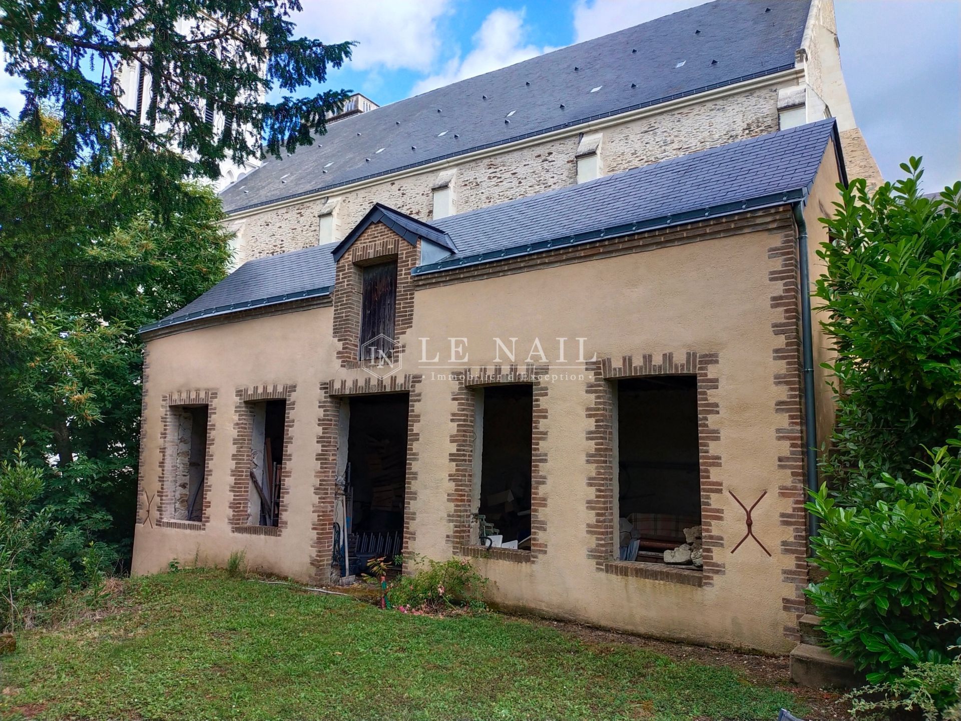 mansion (hôtel particulier) 17 rooms for sale on CANDE (49440)
