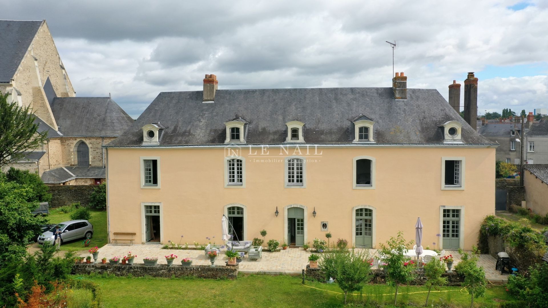mansion (hôtel particulier) 17 rooms for sale on CANDE (49440)