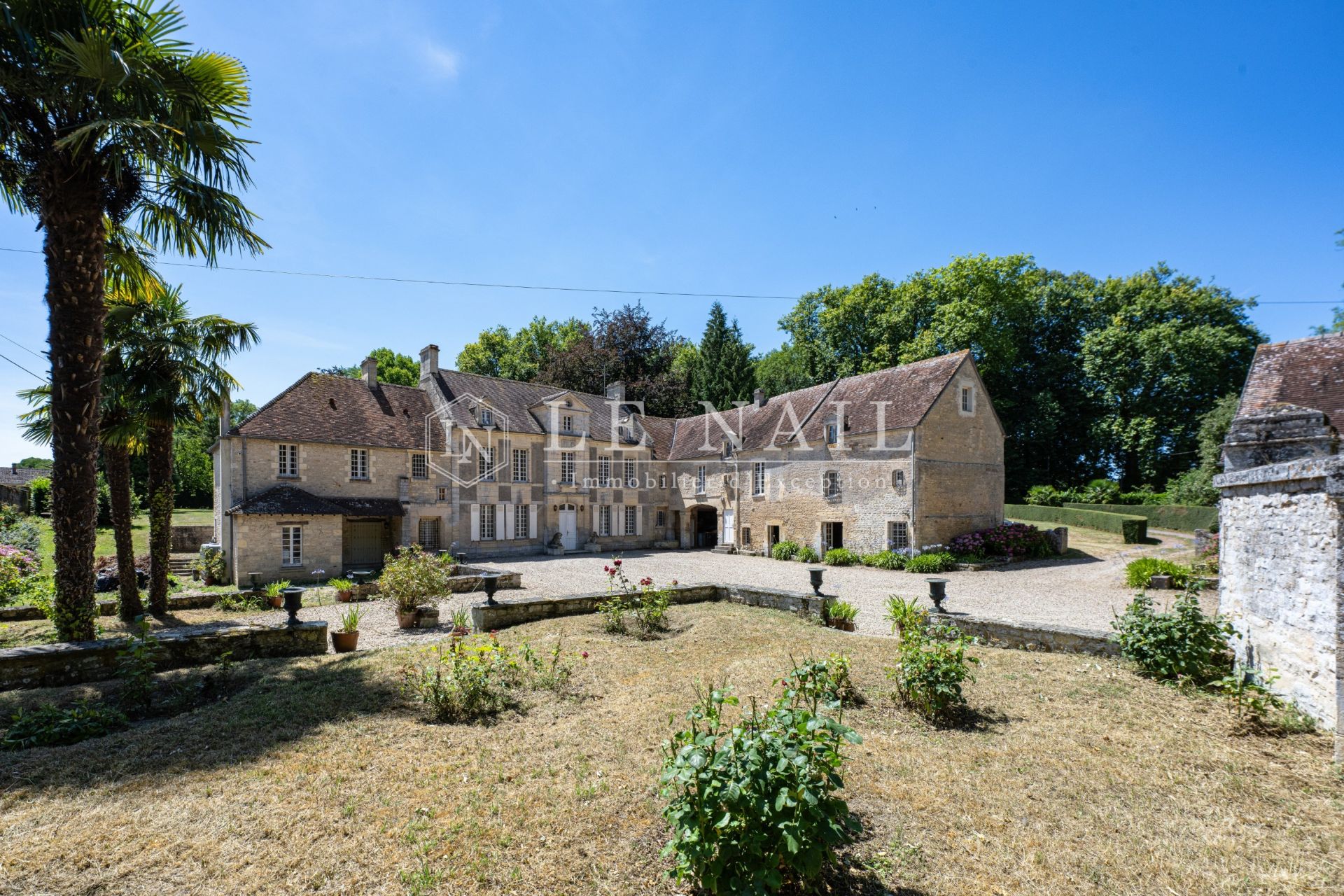 property 20 rooms for sale on CAEN (14000)