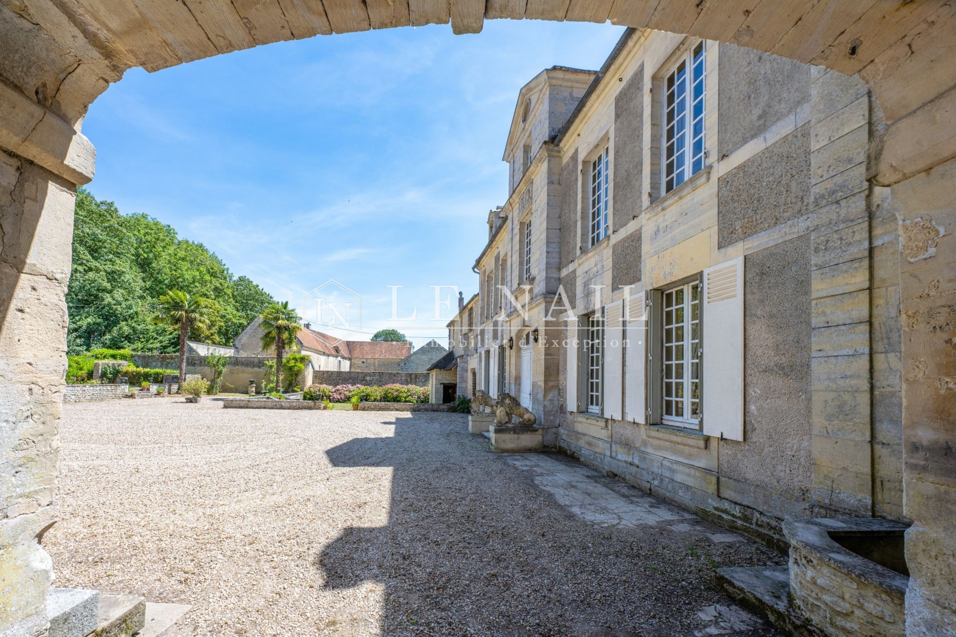 property 20 rooms for sale on CAEN (14000)
