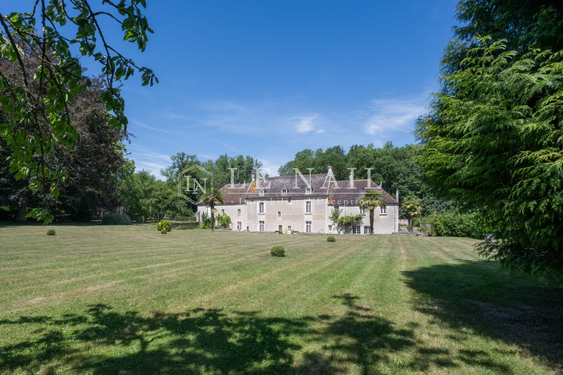 property 20 rooms for sale on CAEN (14000)