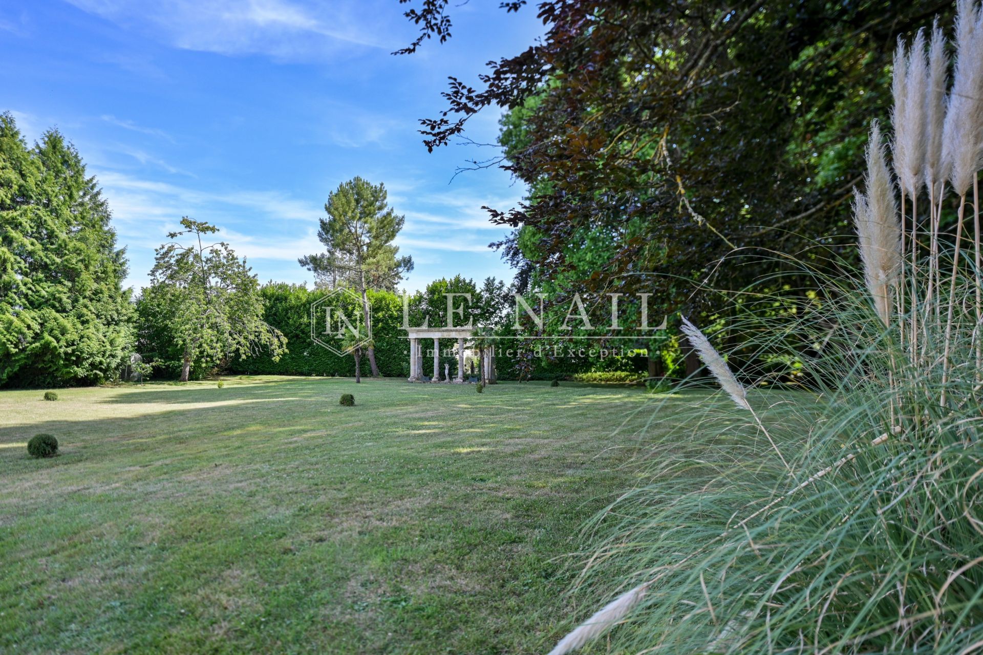 property 20 rooms for sale on CAEN (14000)