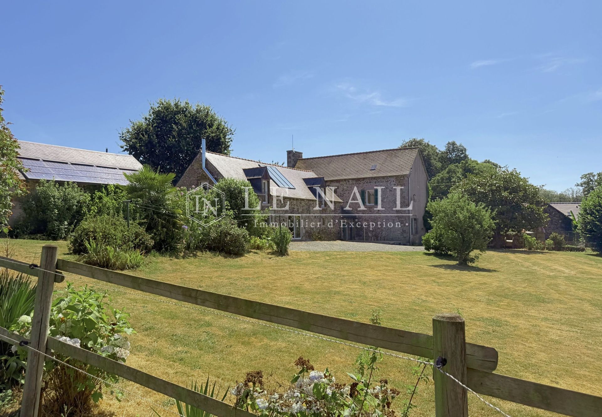 maison 9 pièces en vente à LANVOLLON (22290)