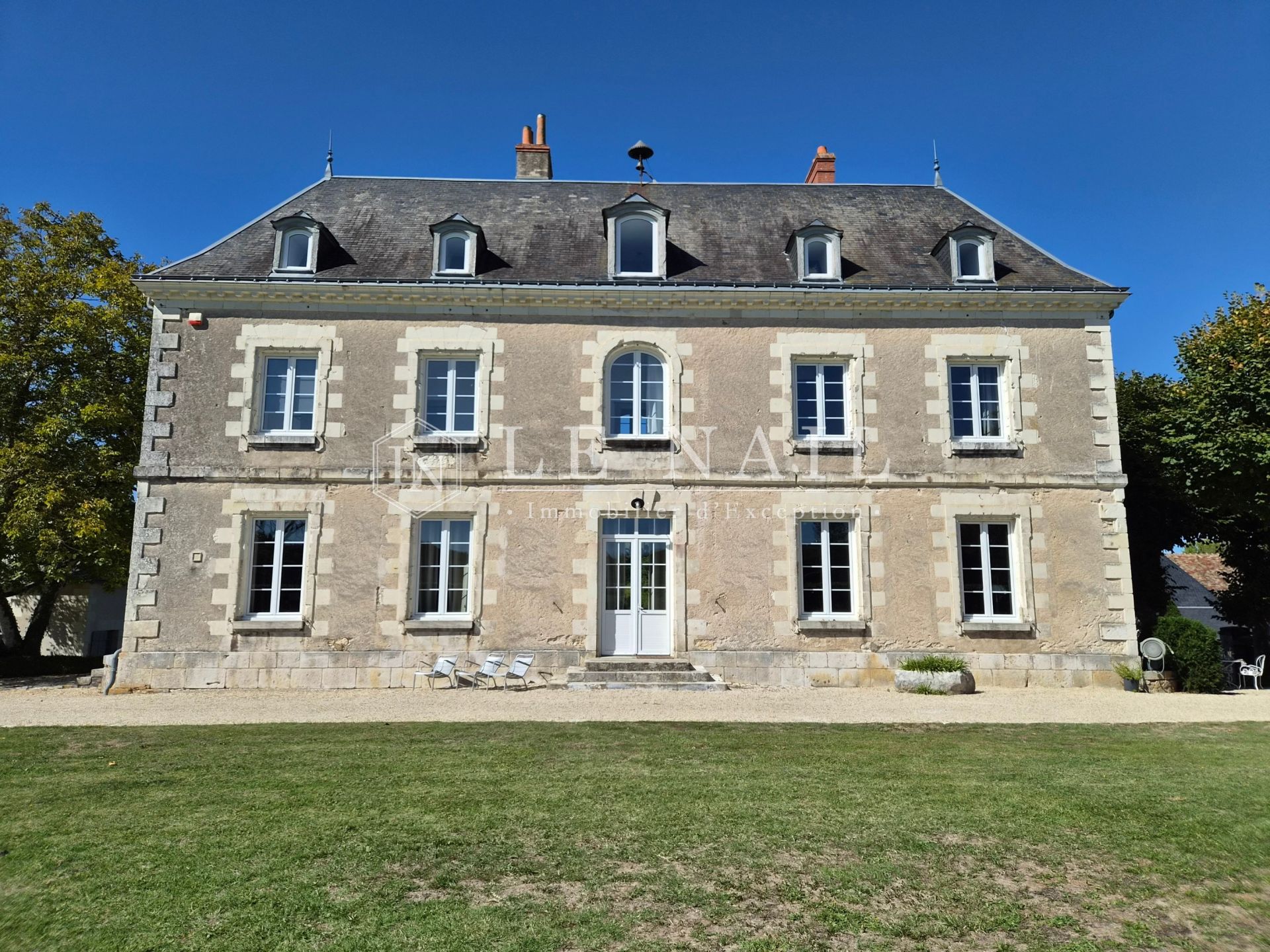 property 8 rooms for sale on TOURS (37000)